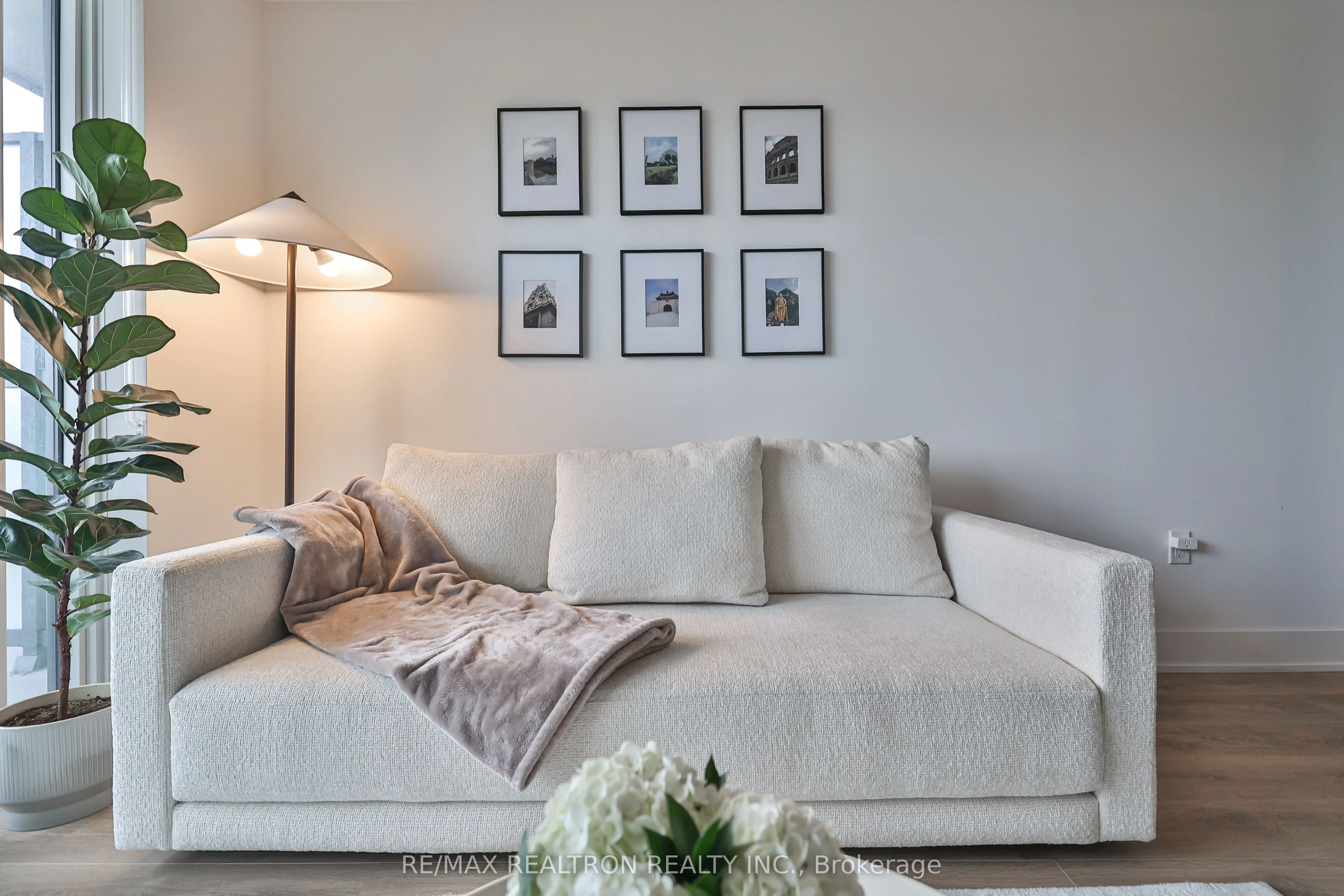 202 Burnhamthorpe Road E, #1904W