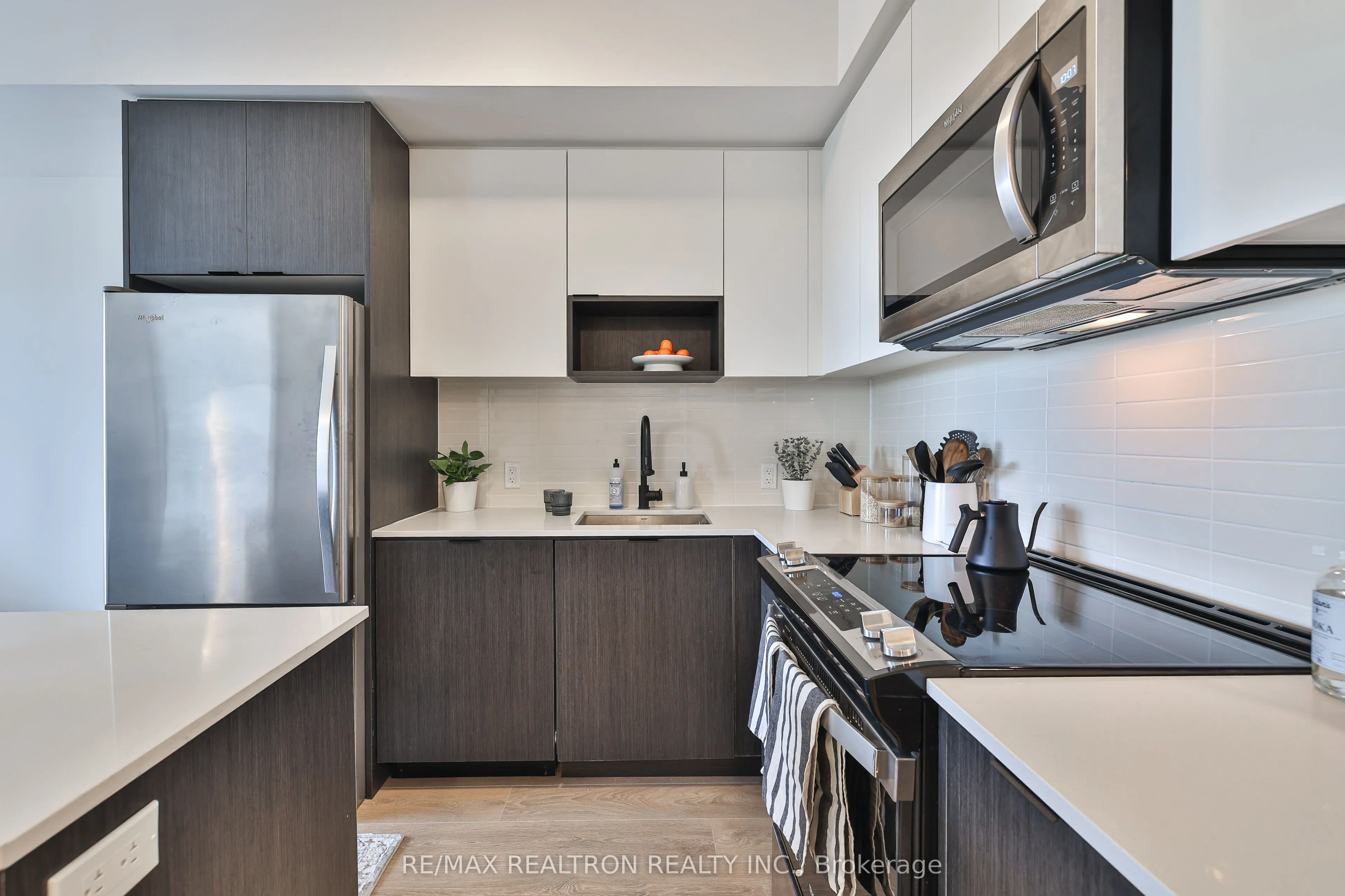 202 Burnhamthorpe Road E, #1904W