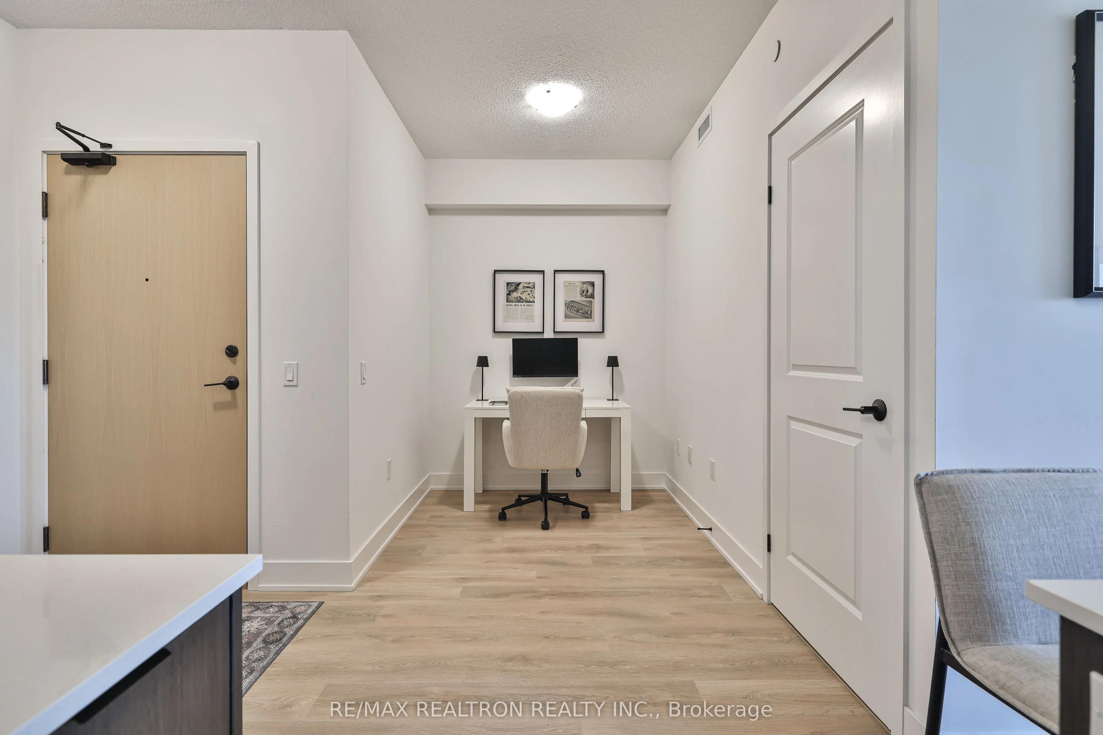 202 Burnhamthorpe Road E, #1904W