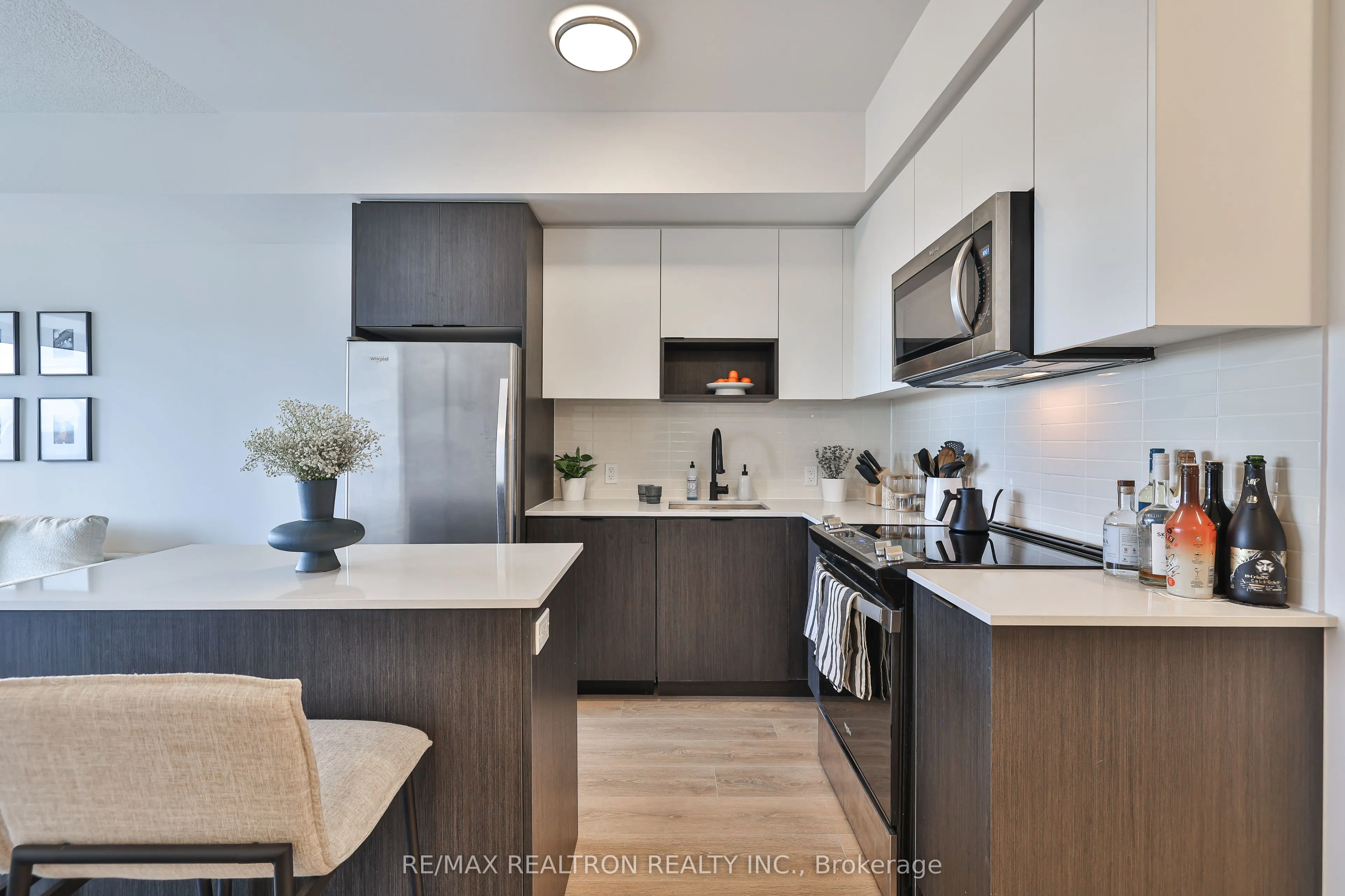 202 Burnhamthorpe Road E, #1904W