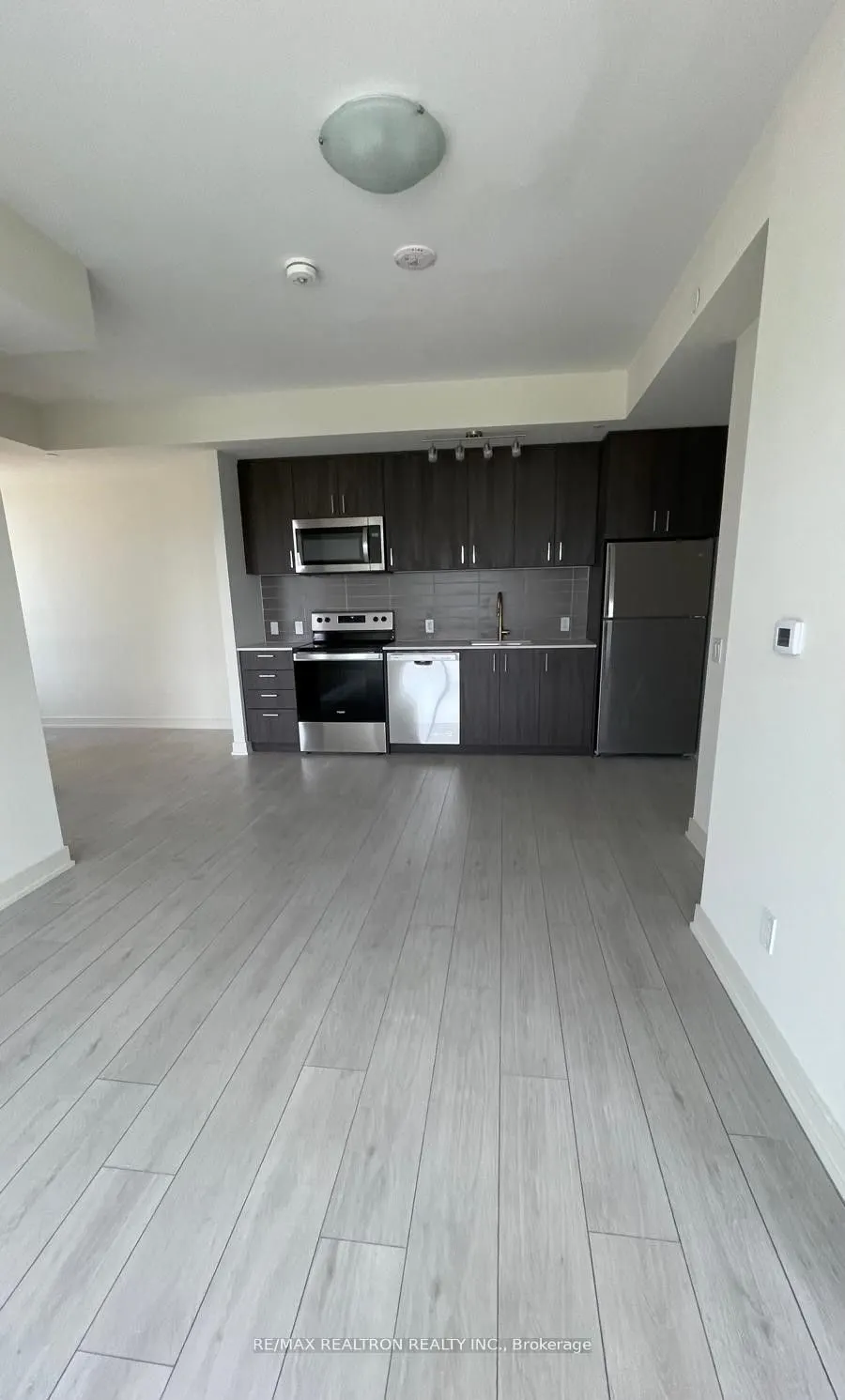 8010 Derry Road E, #807