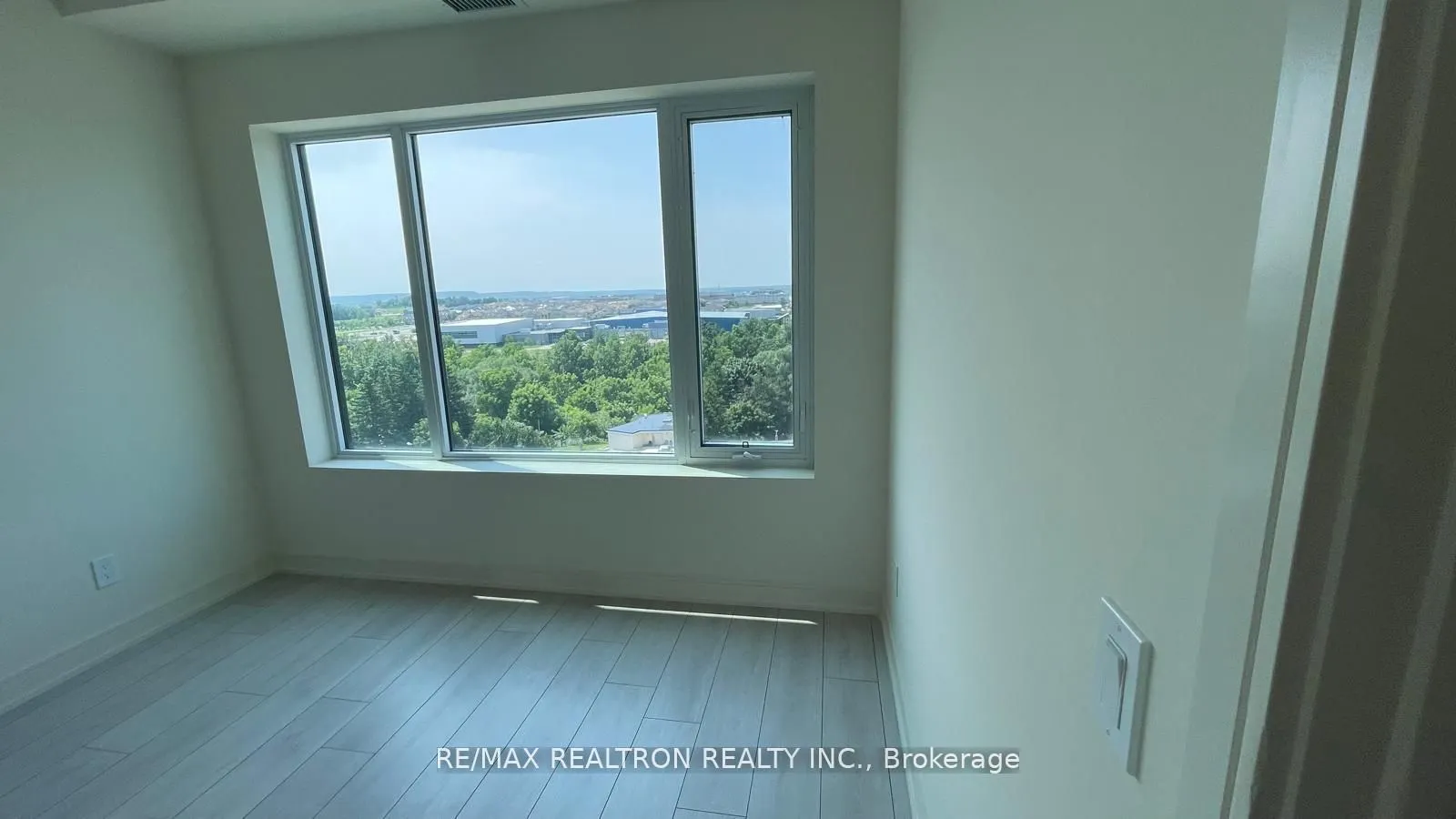 8010 Derry Road E, #807