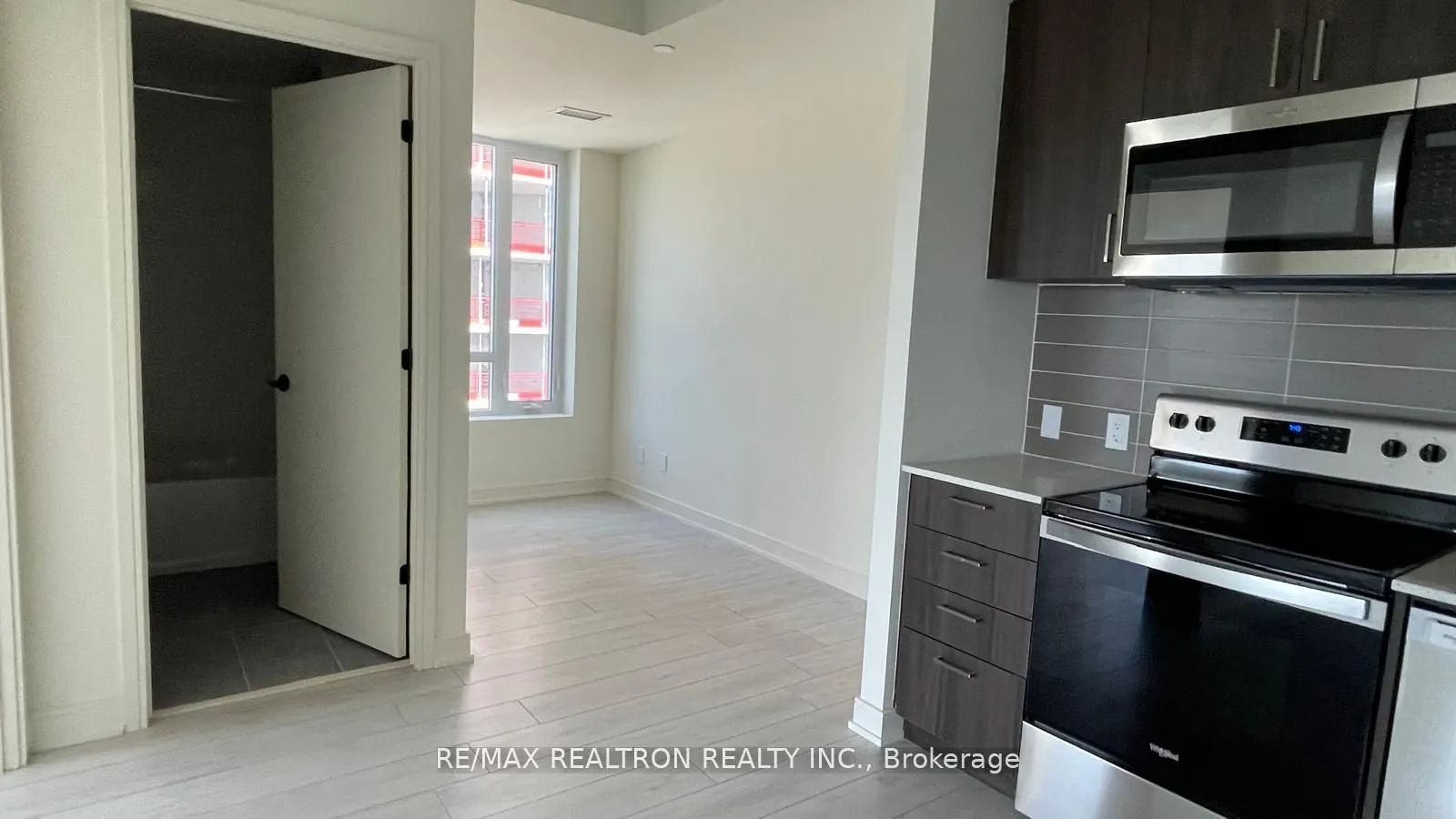 8010 Derry Road E, #807