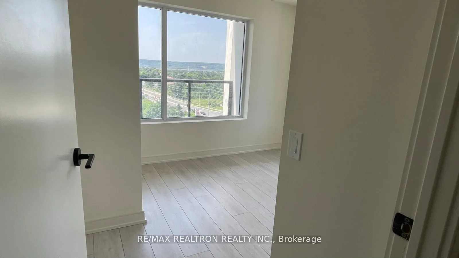 8010 Derry Road E, #807