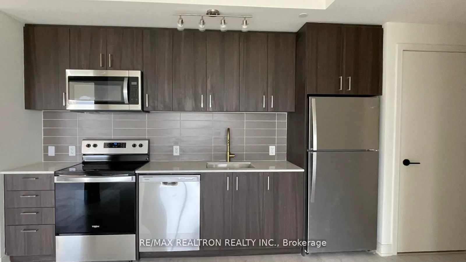 8010 Derry Road E, #807