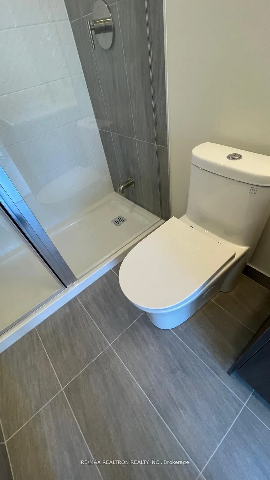 8010 Derry Road E, #807