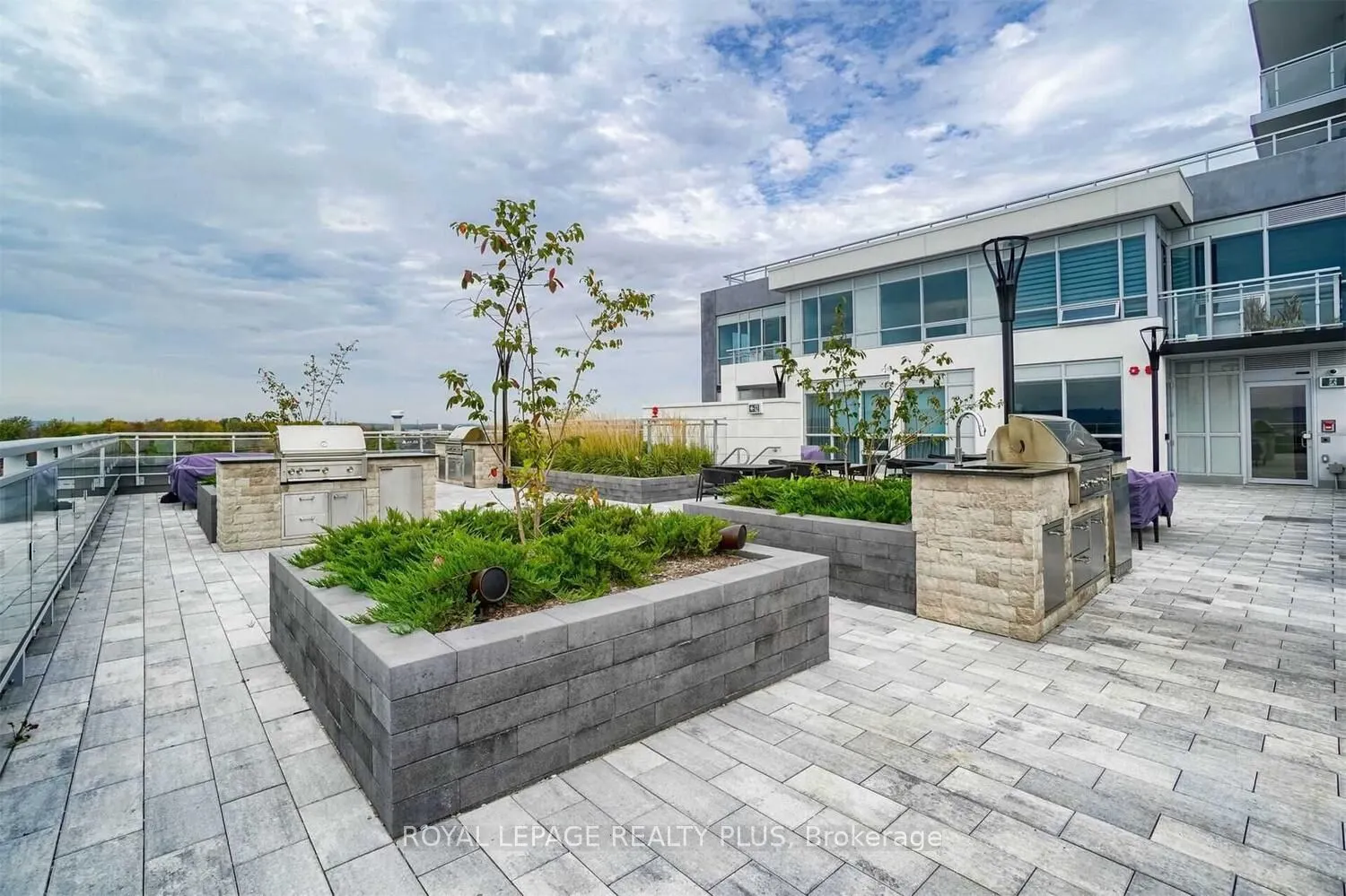 1050 Main Street E, #208