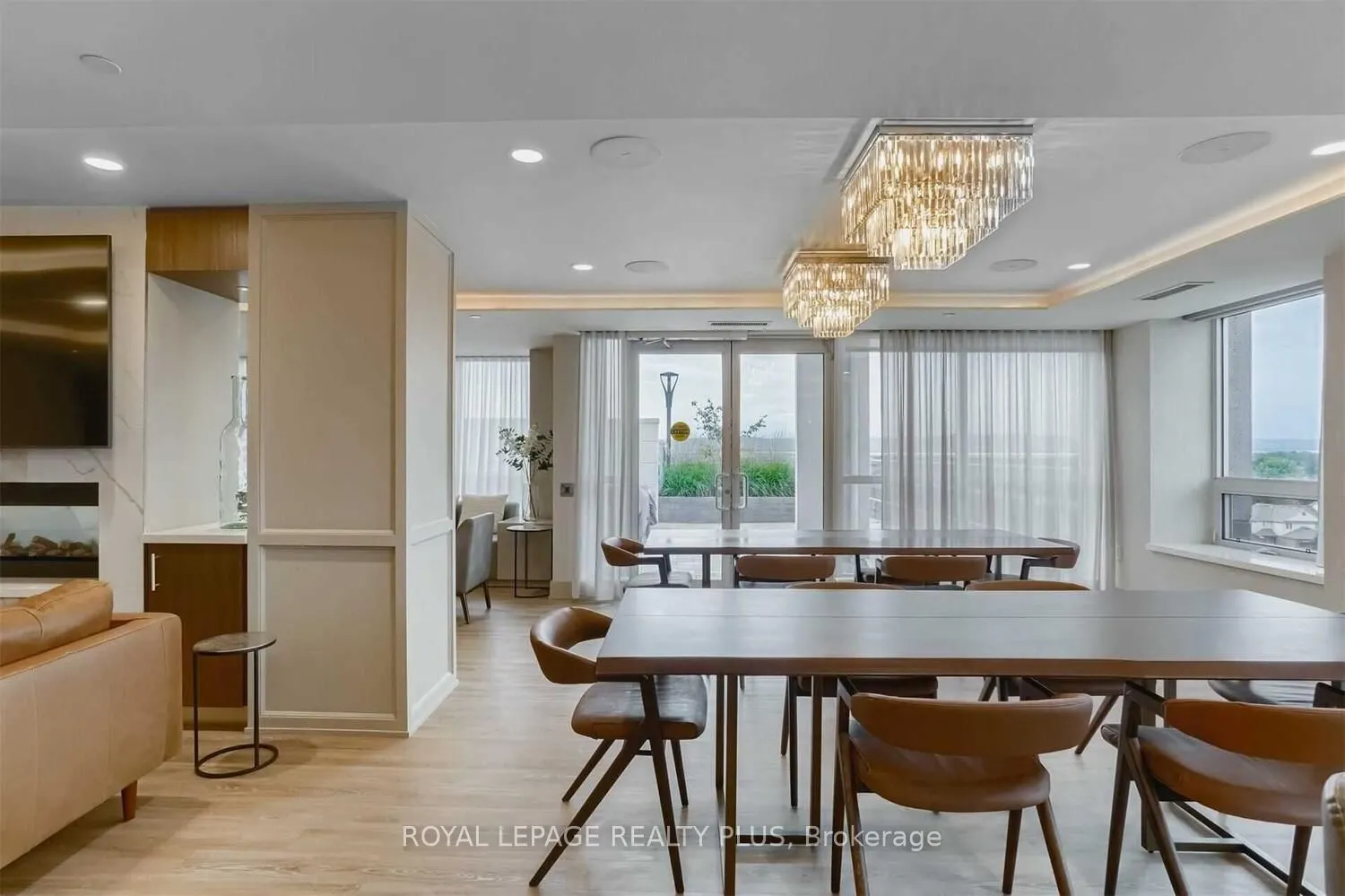 1050 Main Street E, #208