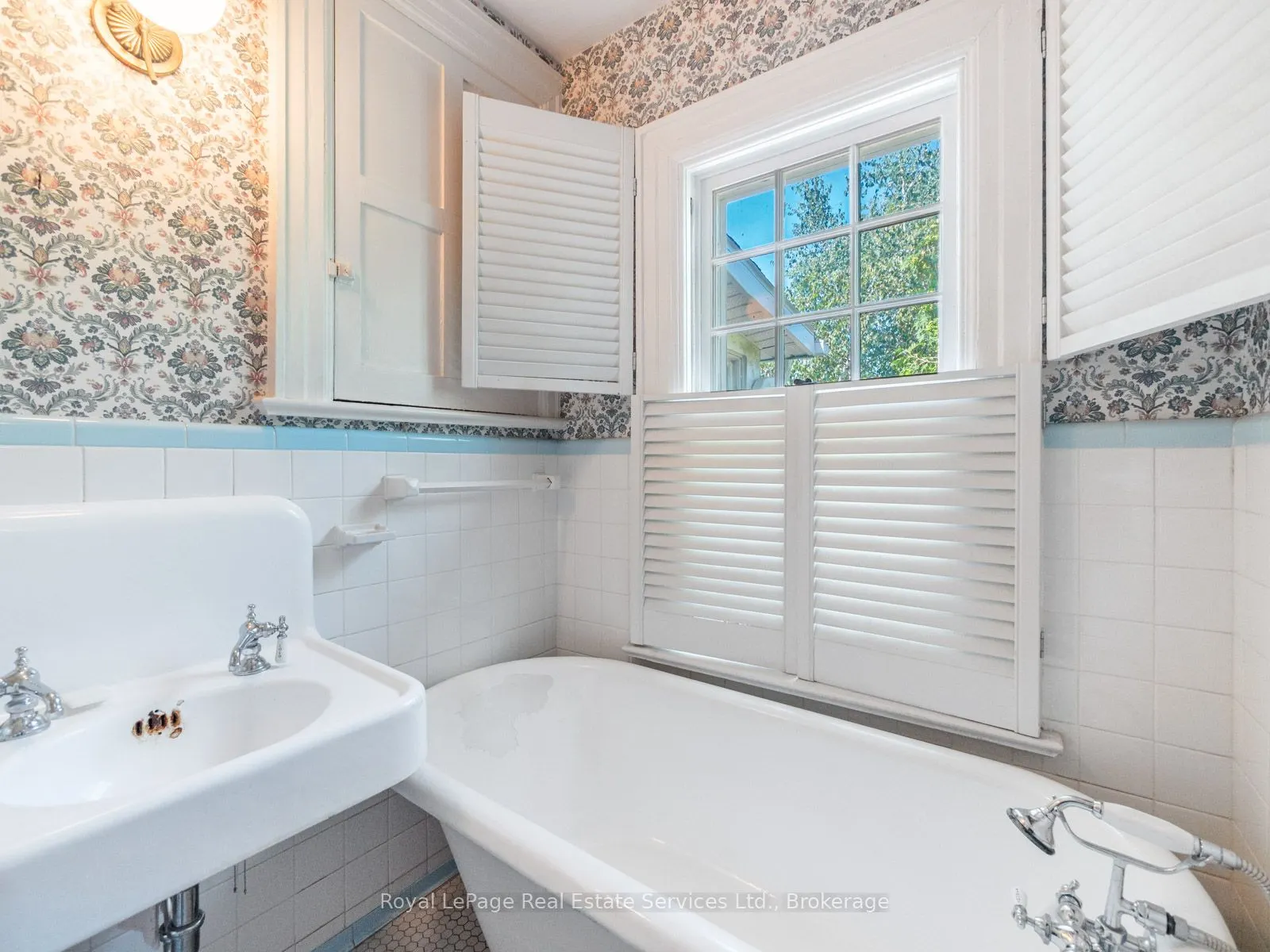 3175 Lakeshore Road W