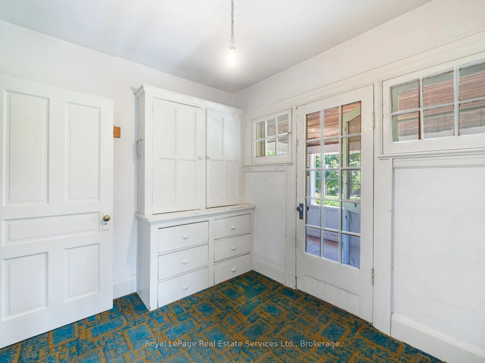 3175 Lakeshore Road W