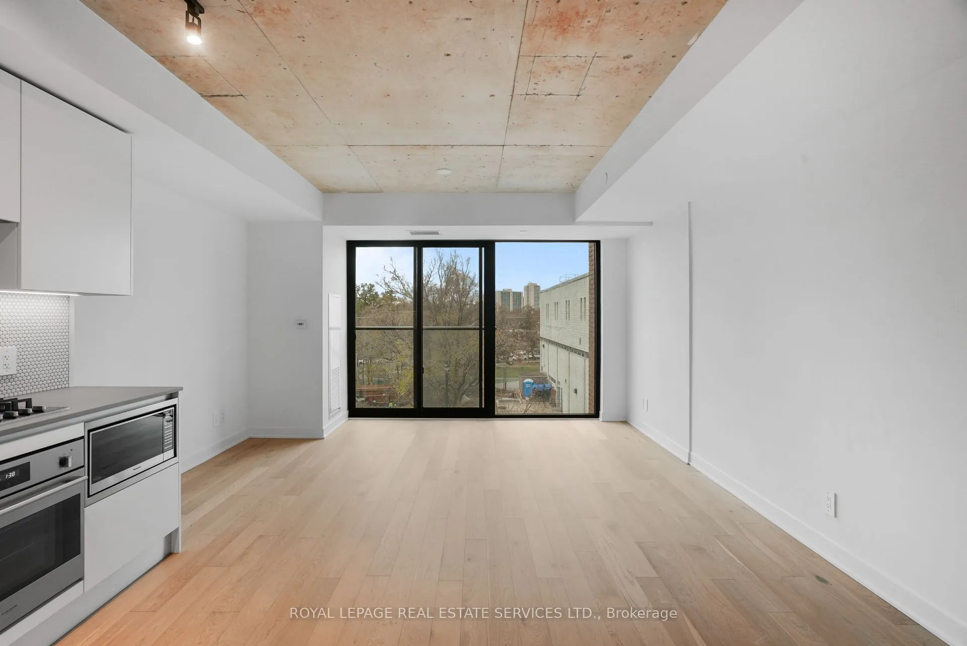 2720 Dundas Street W, #302