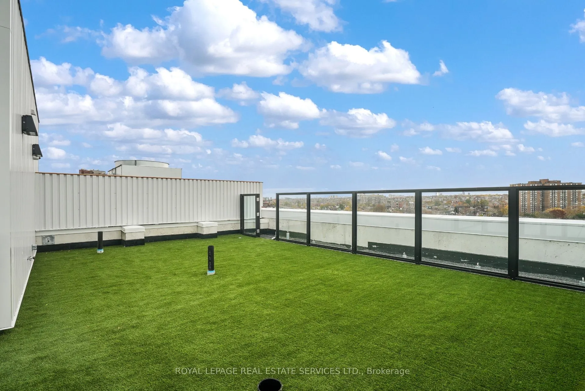 2720 Dundas Street W, #302