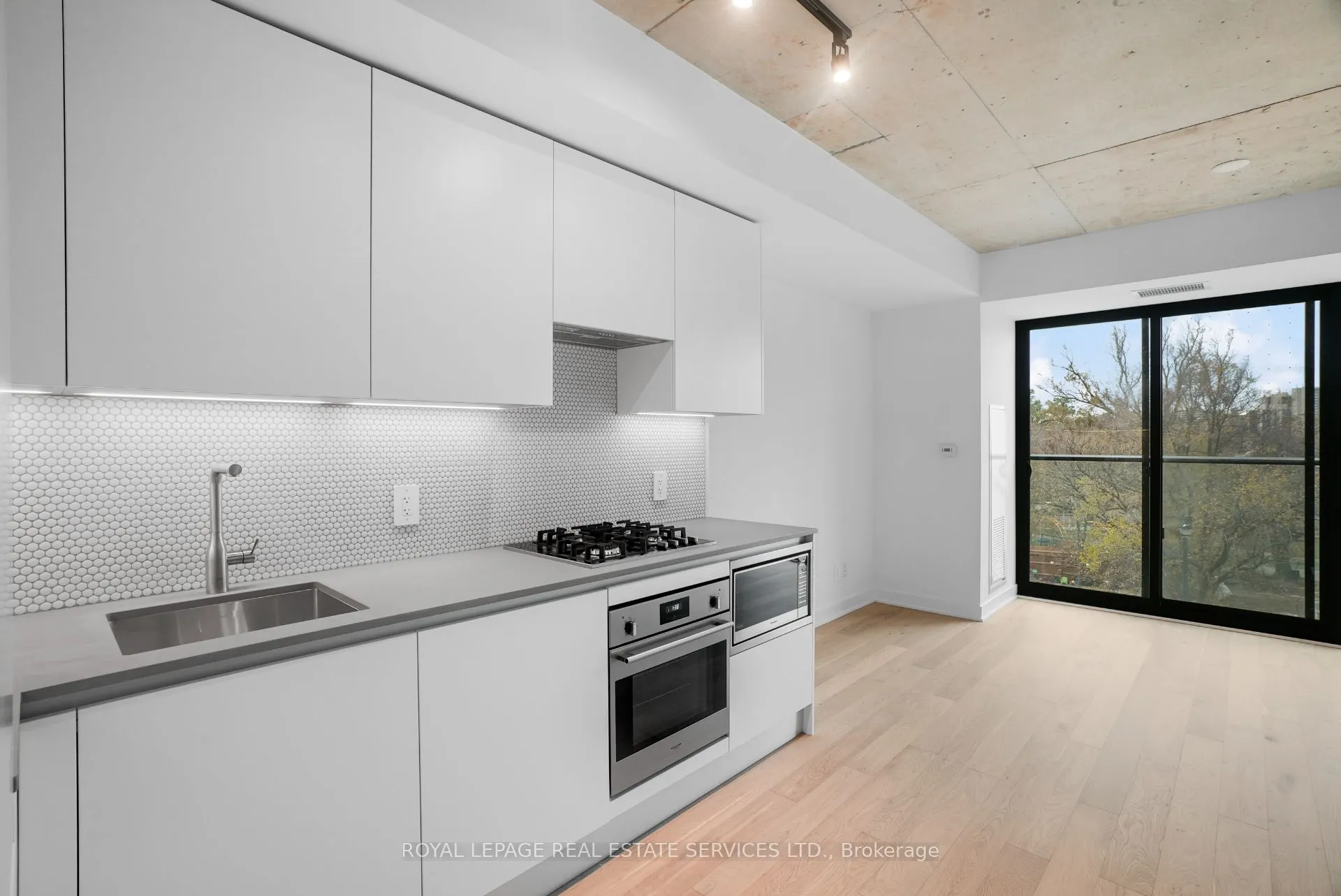 2720 Dundas Street W, #302