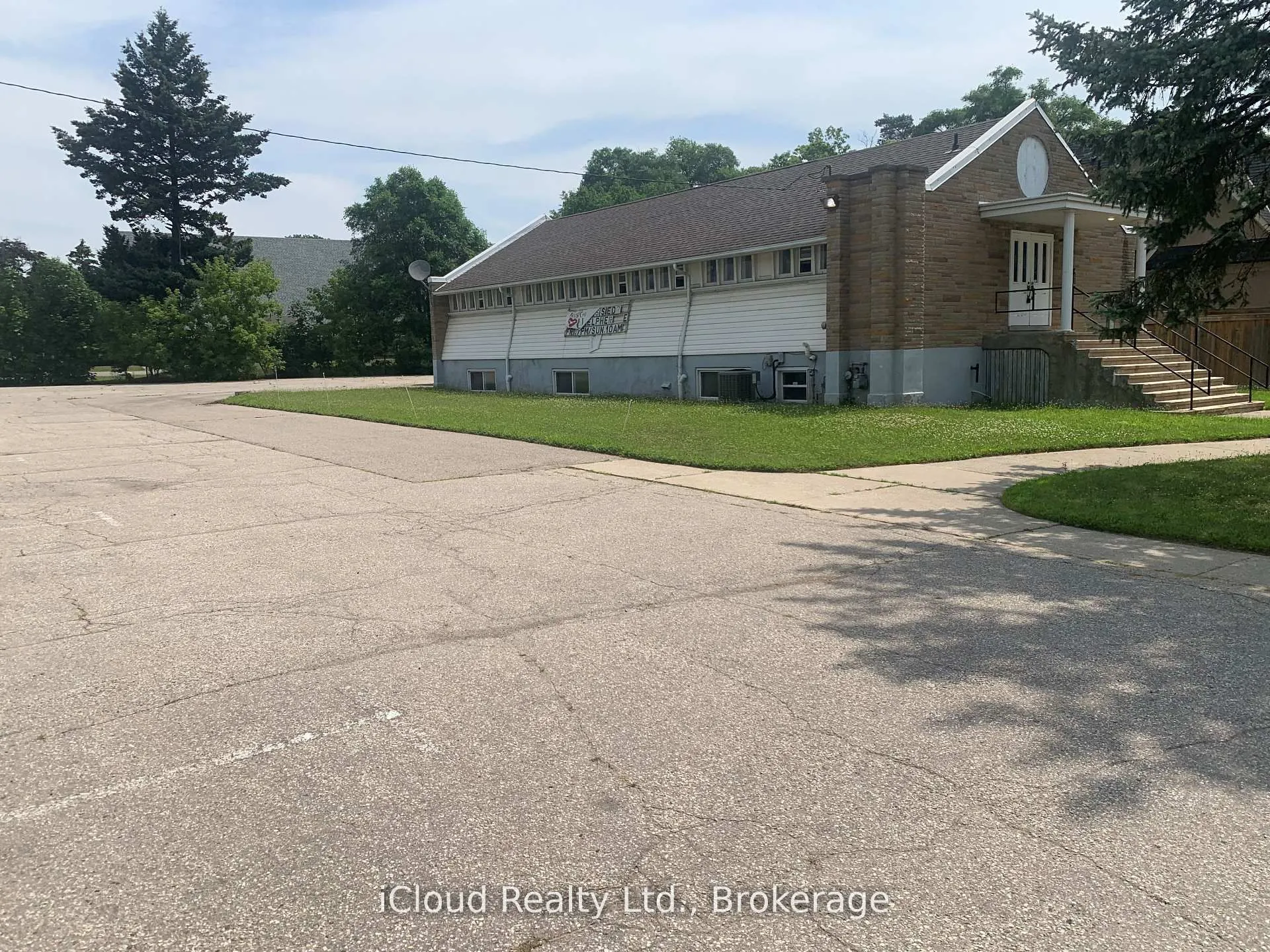 1649 Crediton Parkway