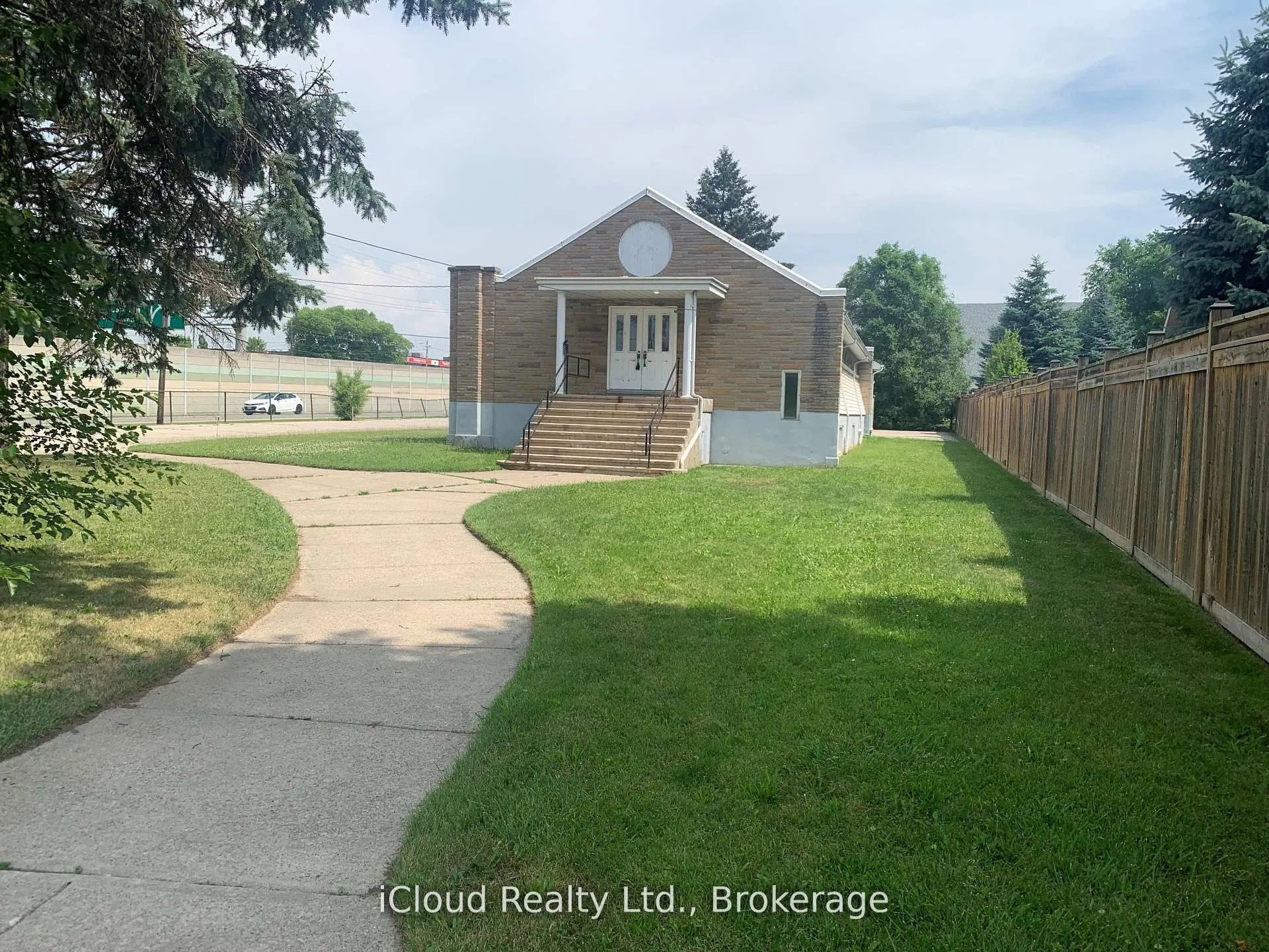 1649 Crediton Parkway