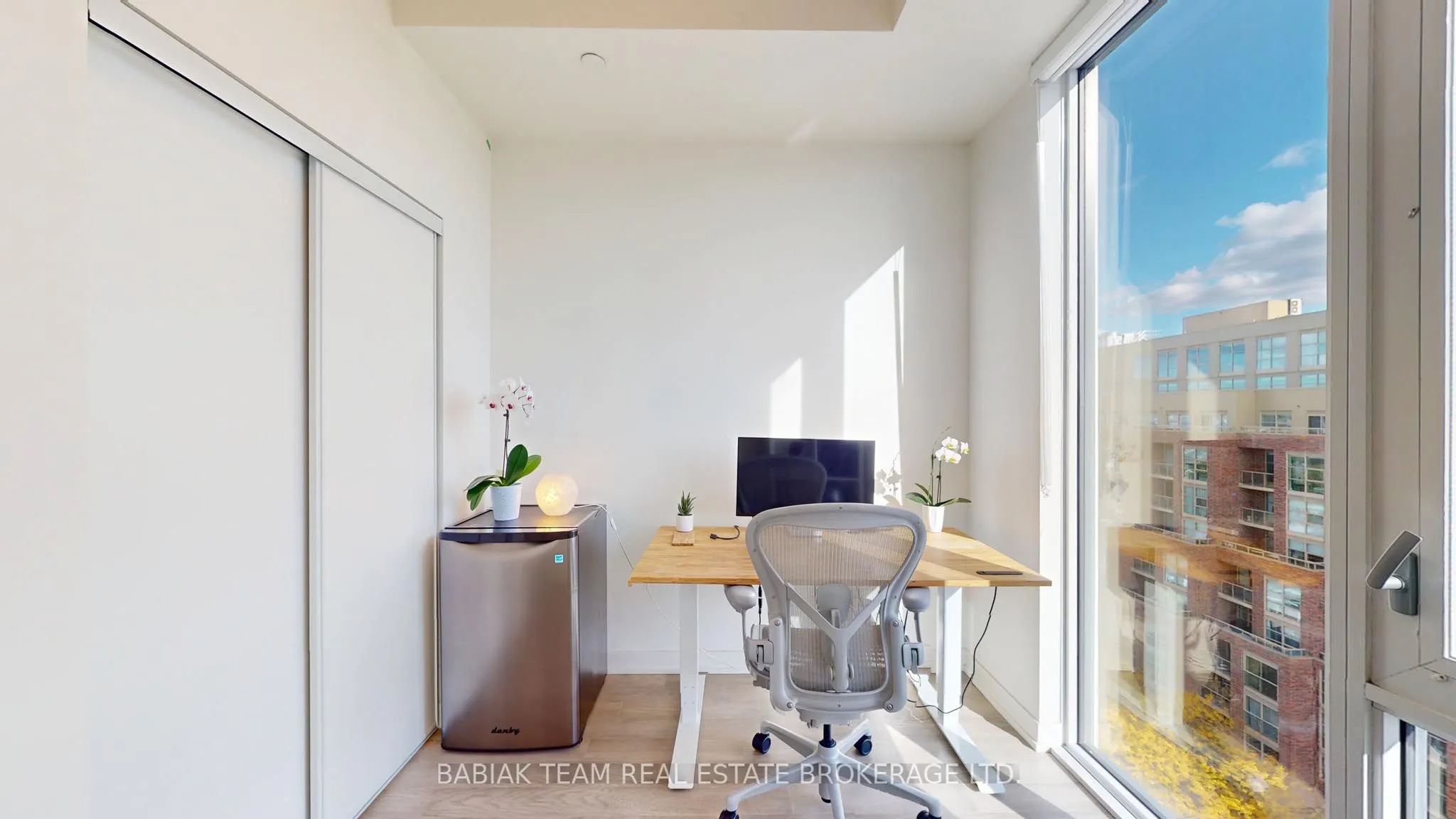 1808 St Clair Avenue W, #1009