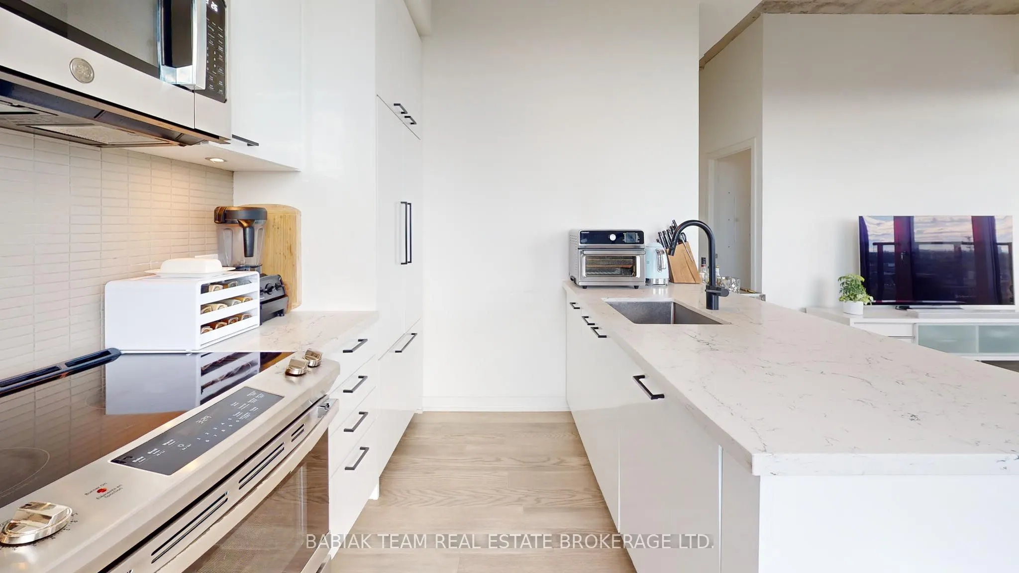 1808 St Clair Avenue W, #1009