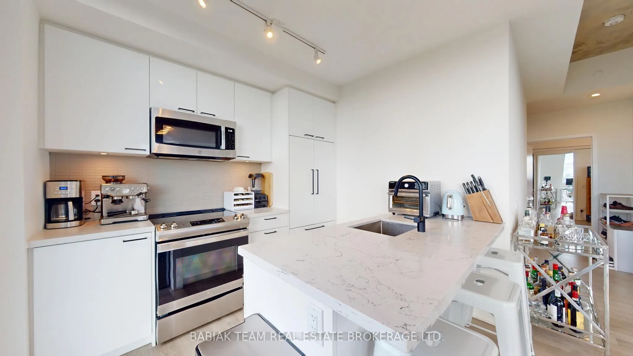 1808 St Clair Avenue W, #1009