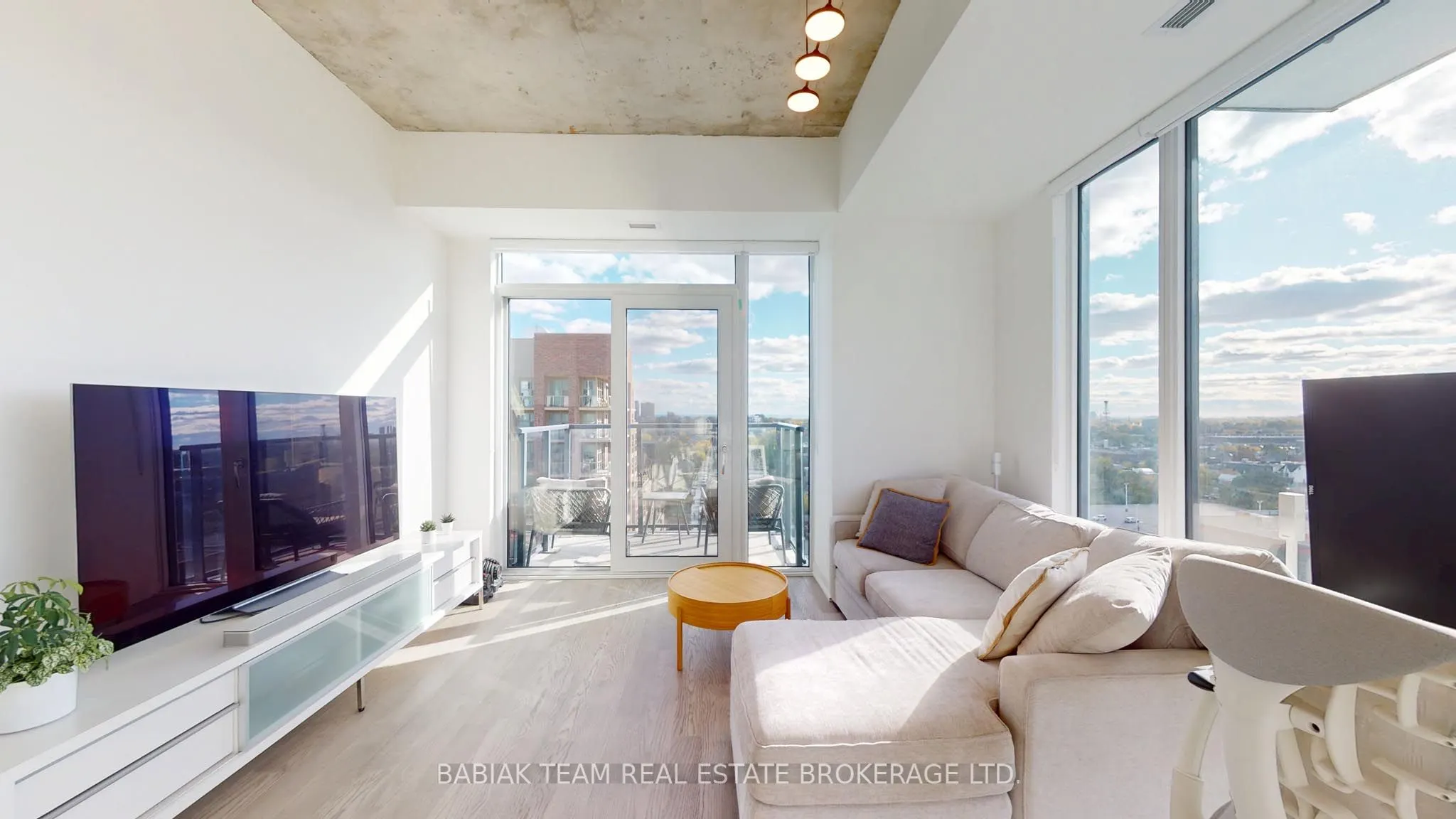 1808 St Clair Avenue W, #1009