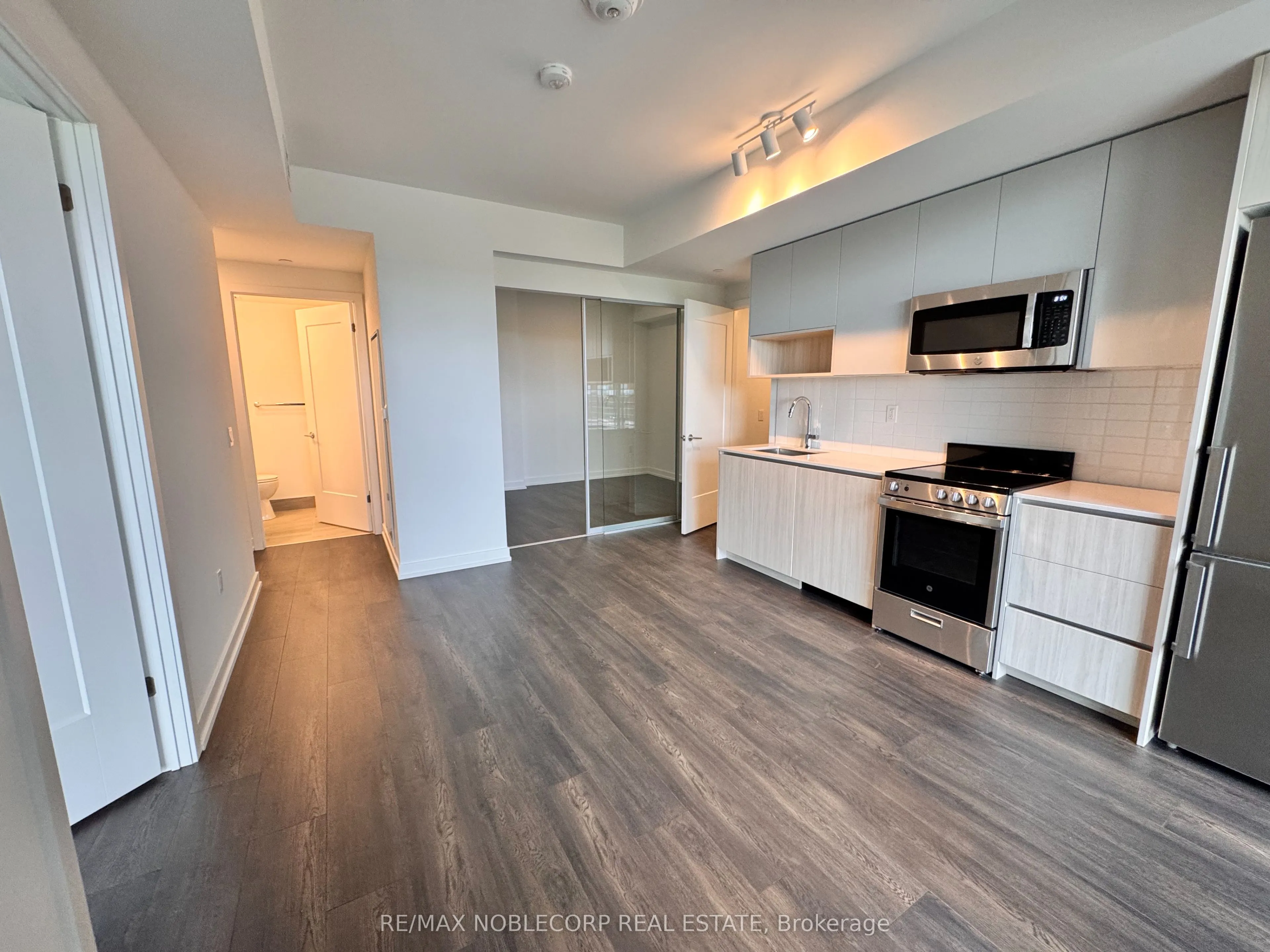 801 The Queens Way, #701