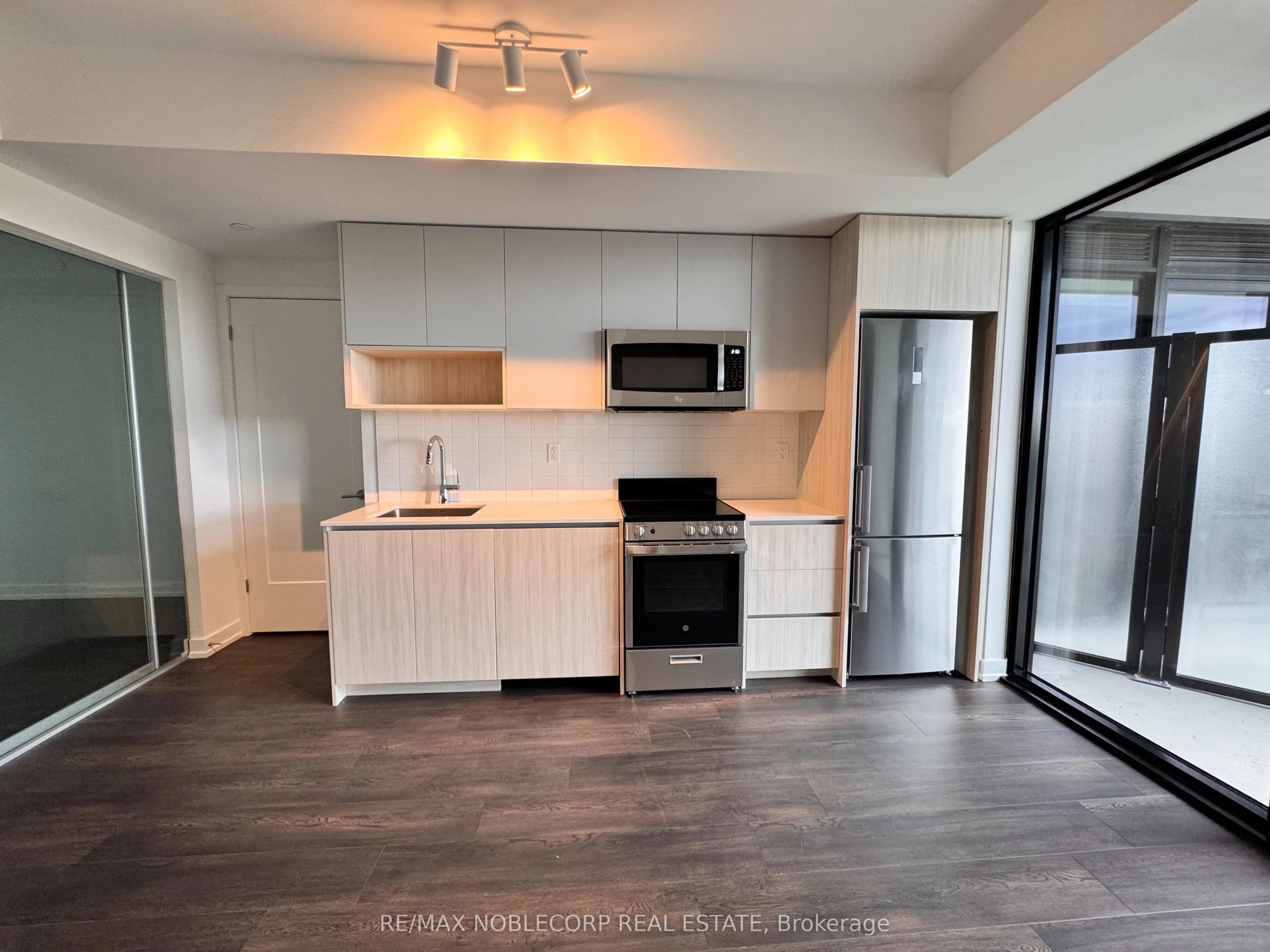 801 The Queens Way, #701