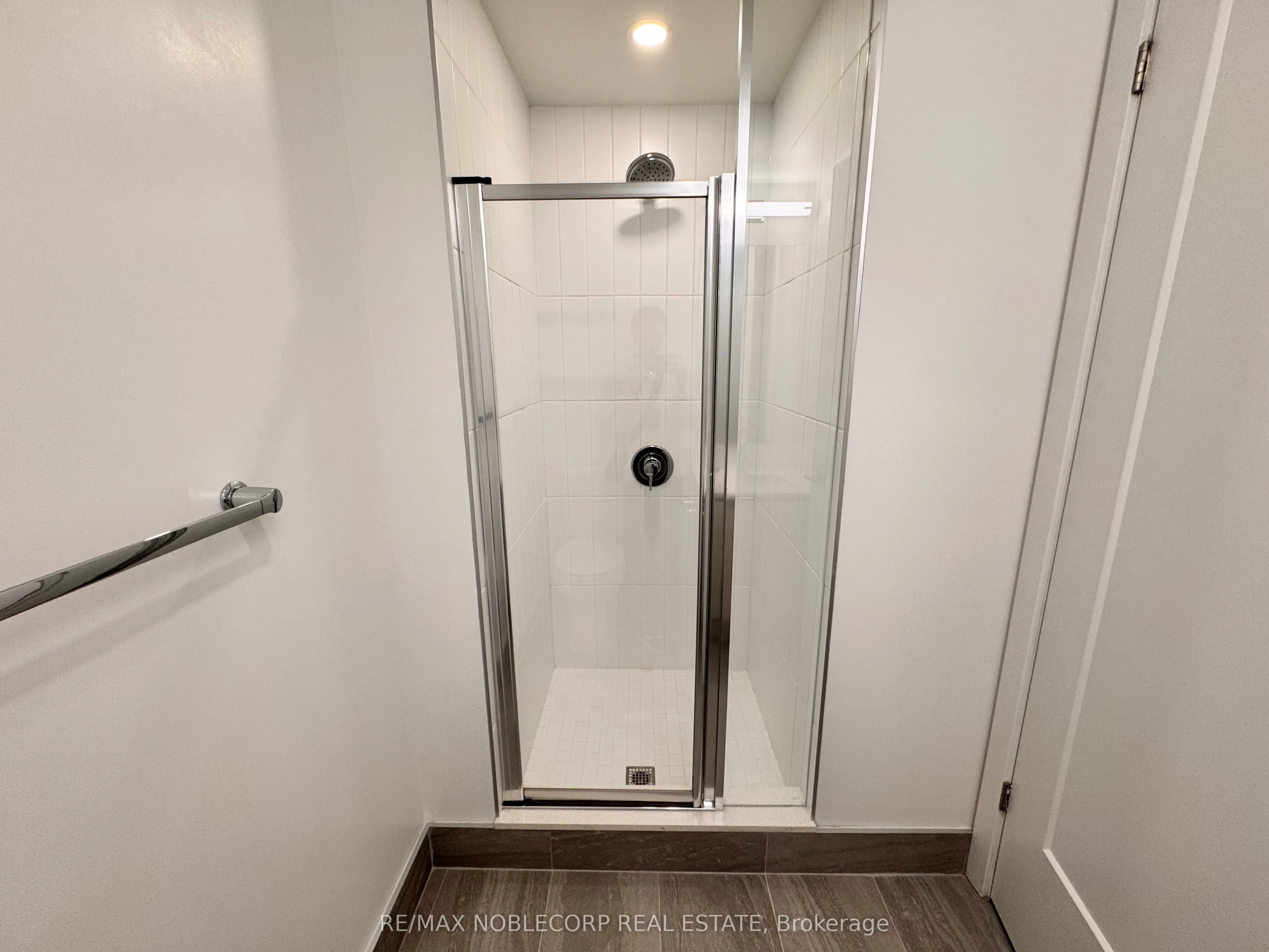 801 The Queens Way, #701