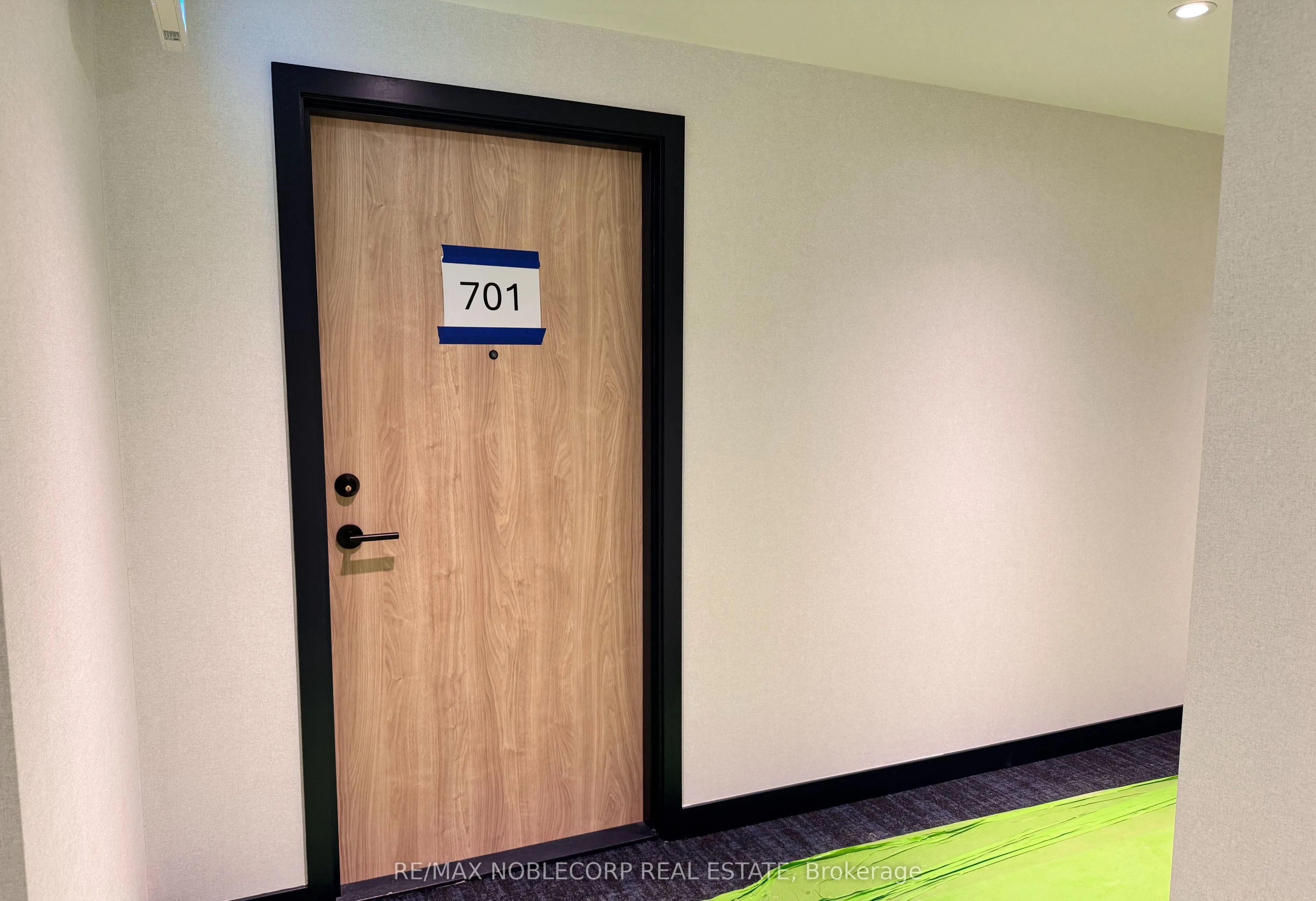 801 The Queens Way, #701