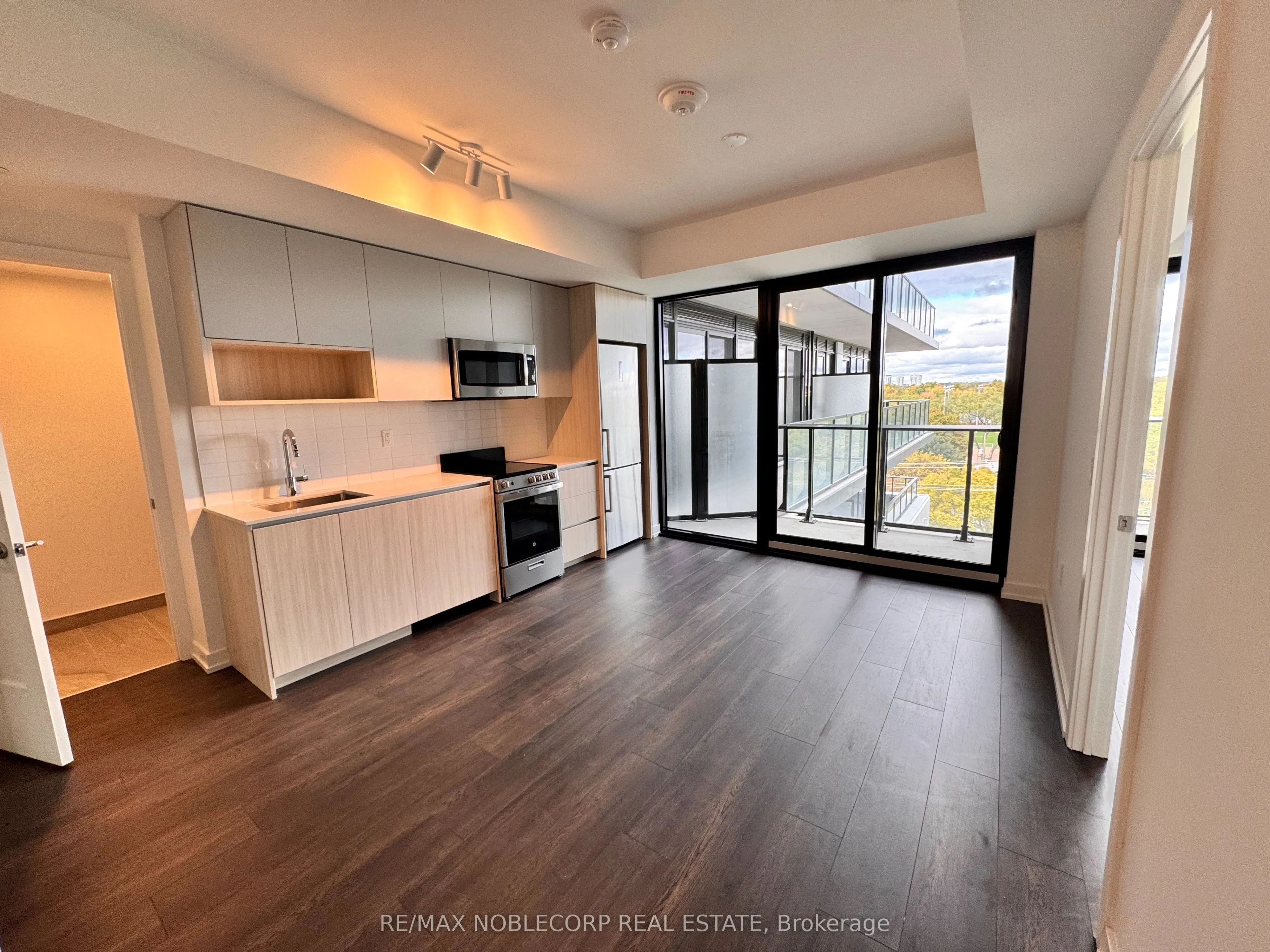 801 The Queens Way, #701