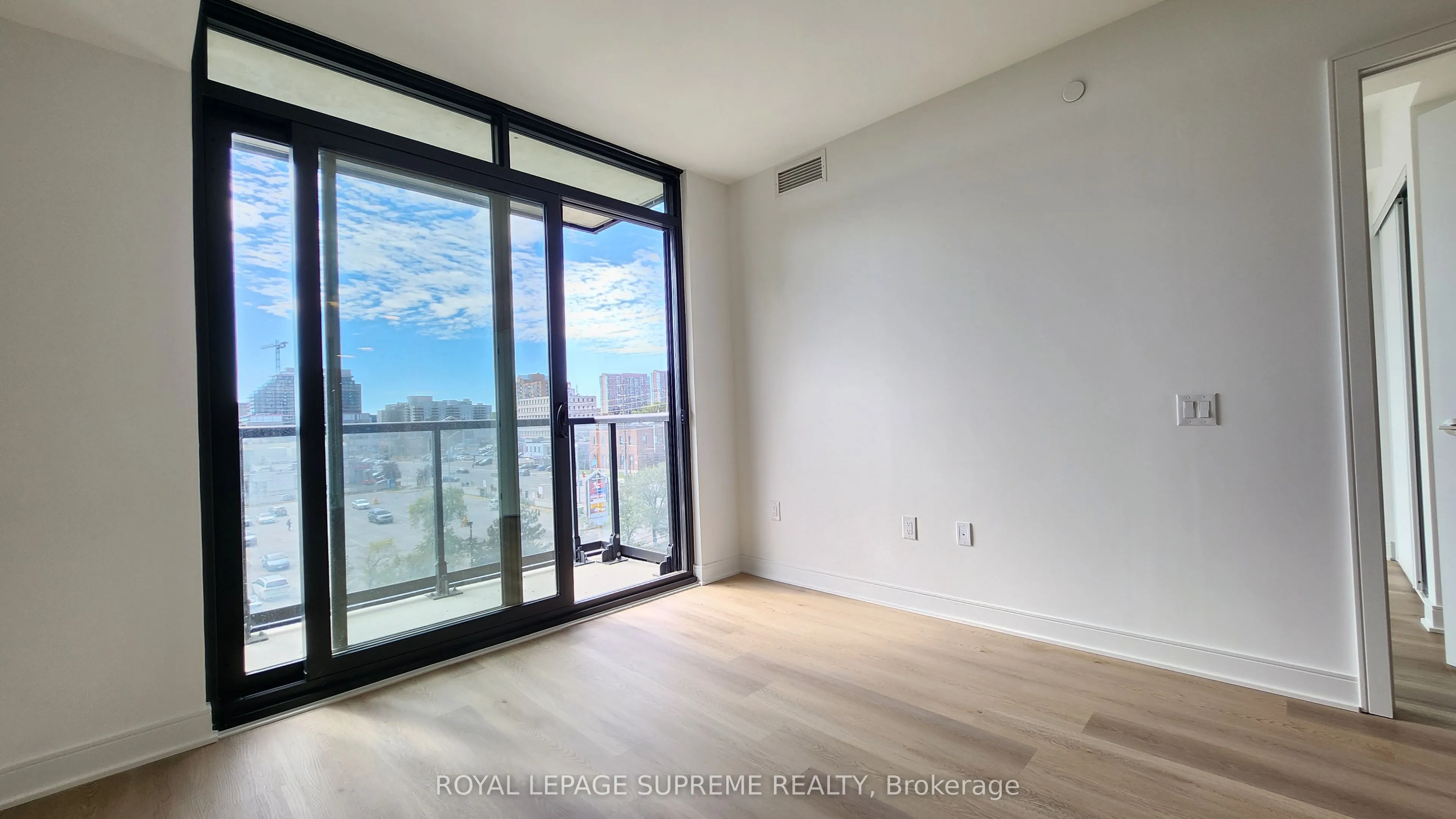 86 Dundas Street E, #424