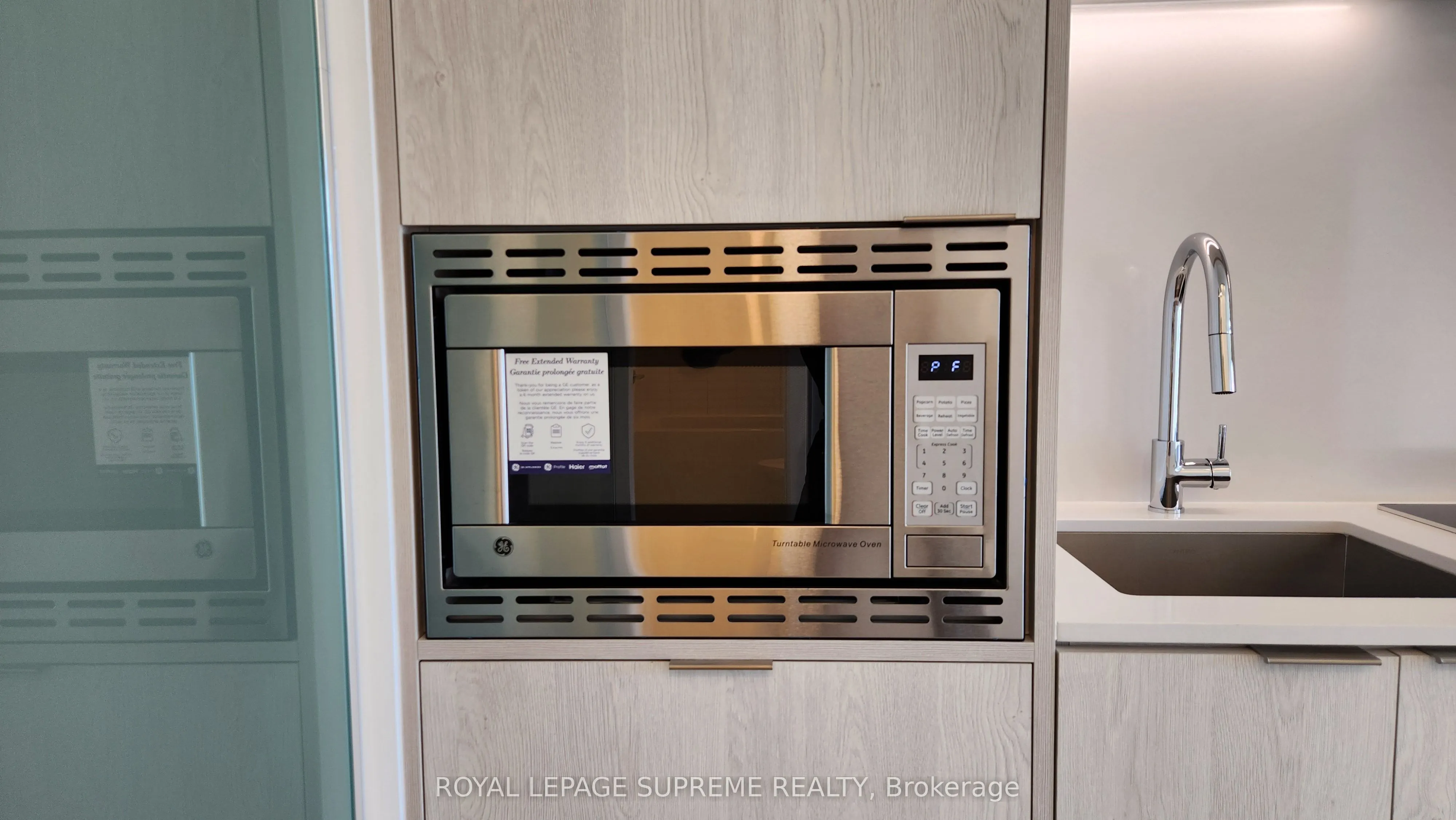 86 Dundas Street E, #424