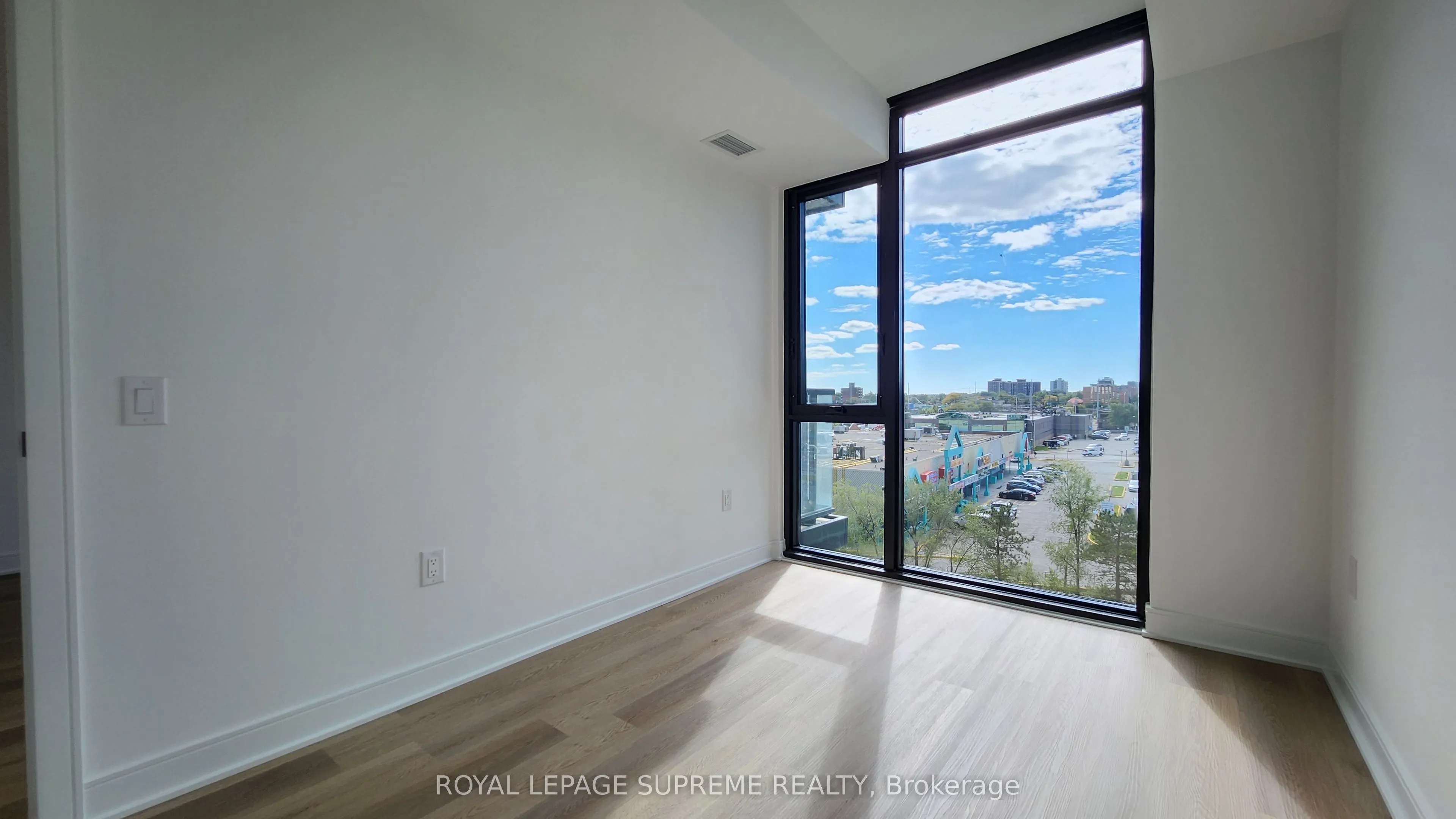 86 Dundas Street E, #424