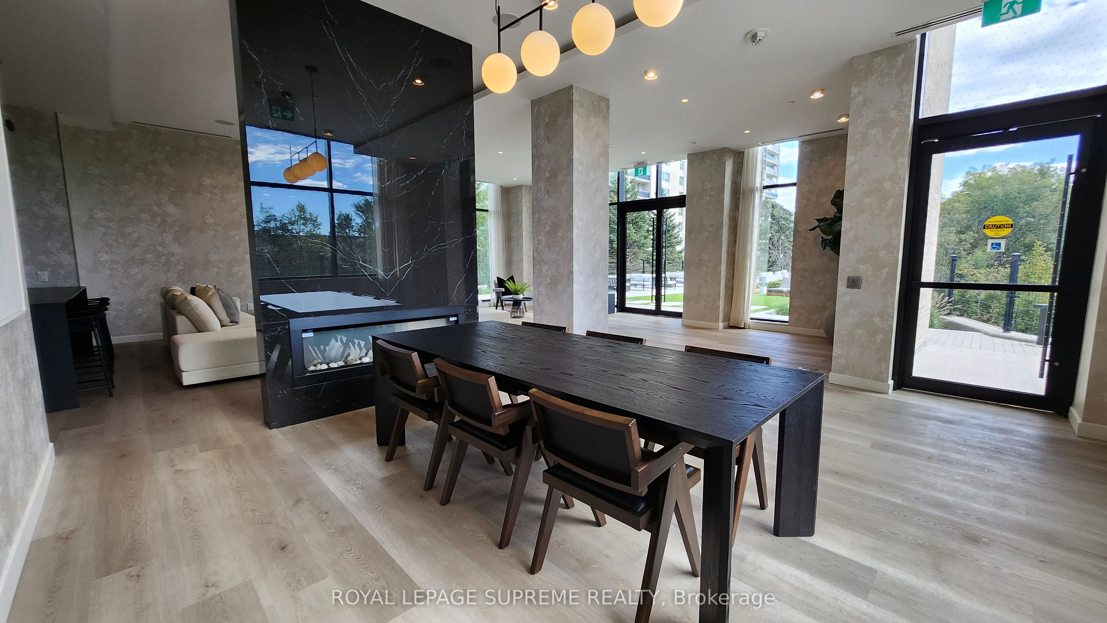 86 Dundas Street E, #424