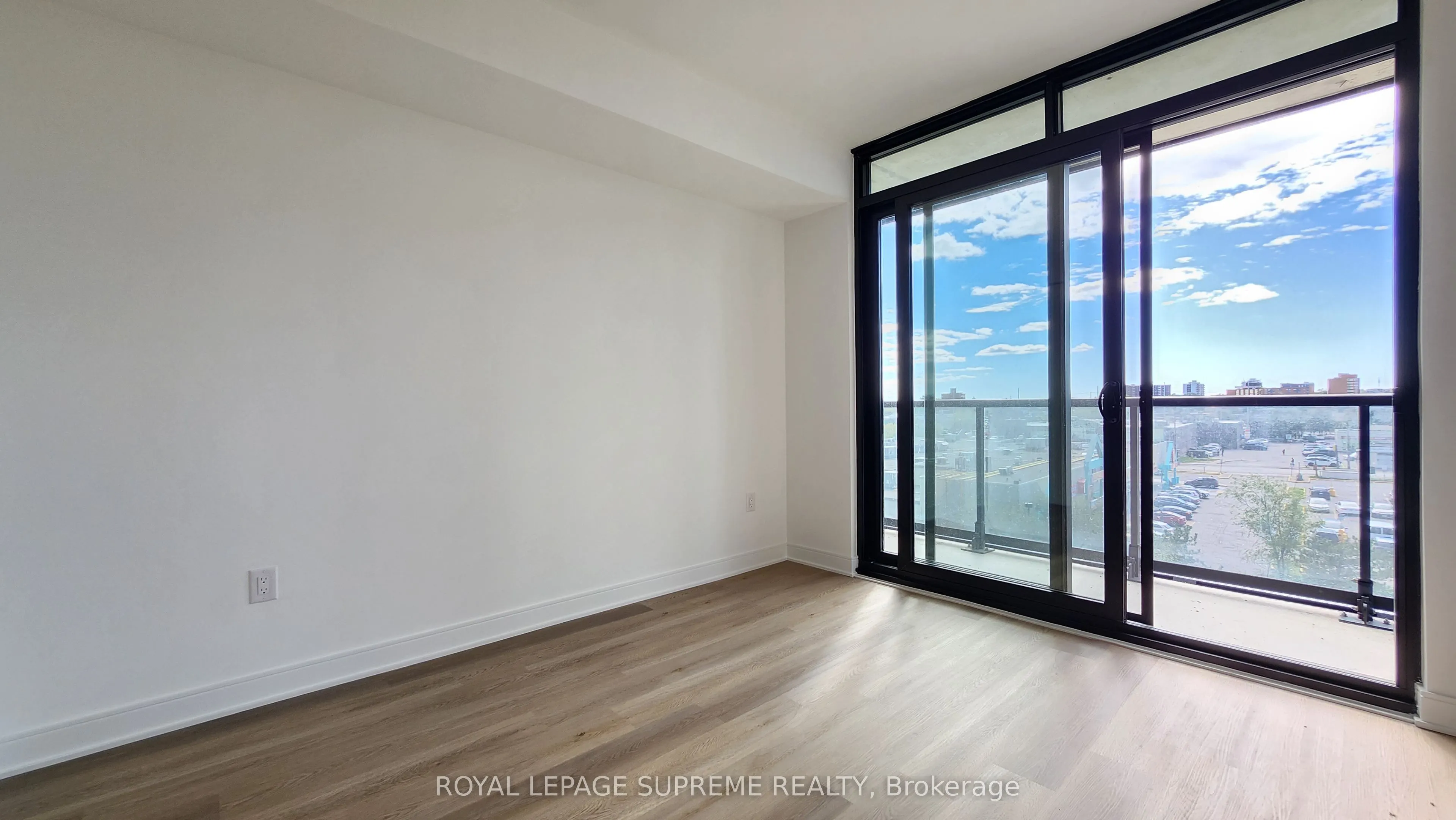 86 Dundas Street E, #424