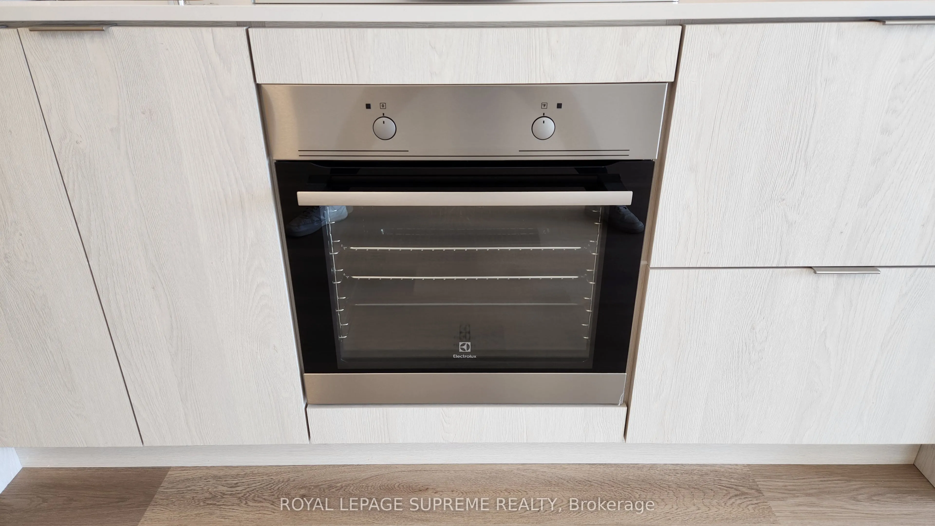 86 Dundas Street E, #424