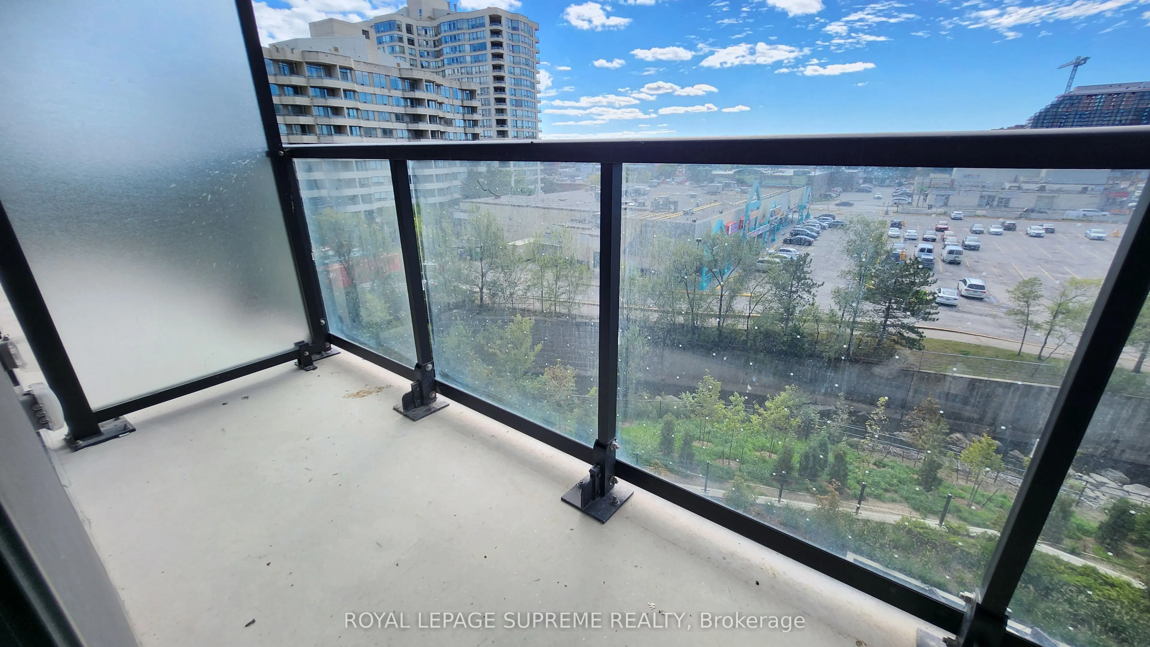 86 Dundas Street E, #424