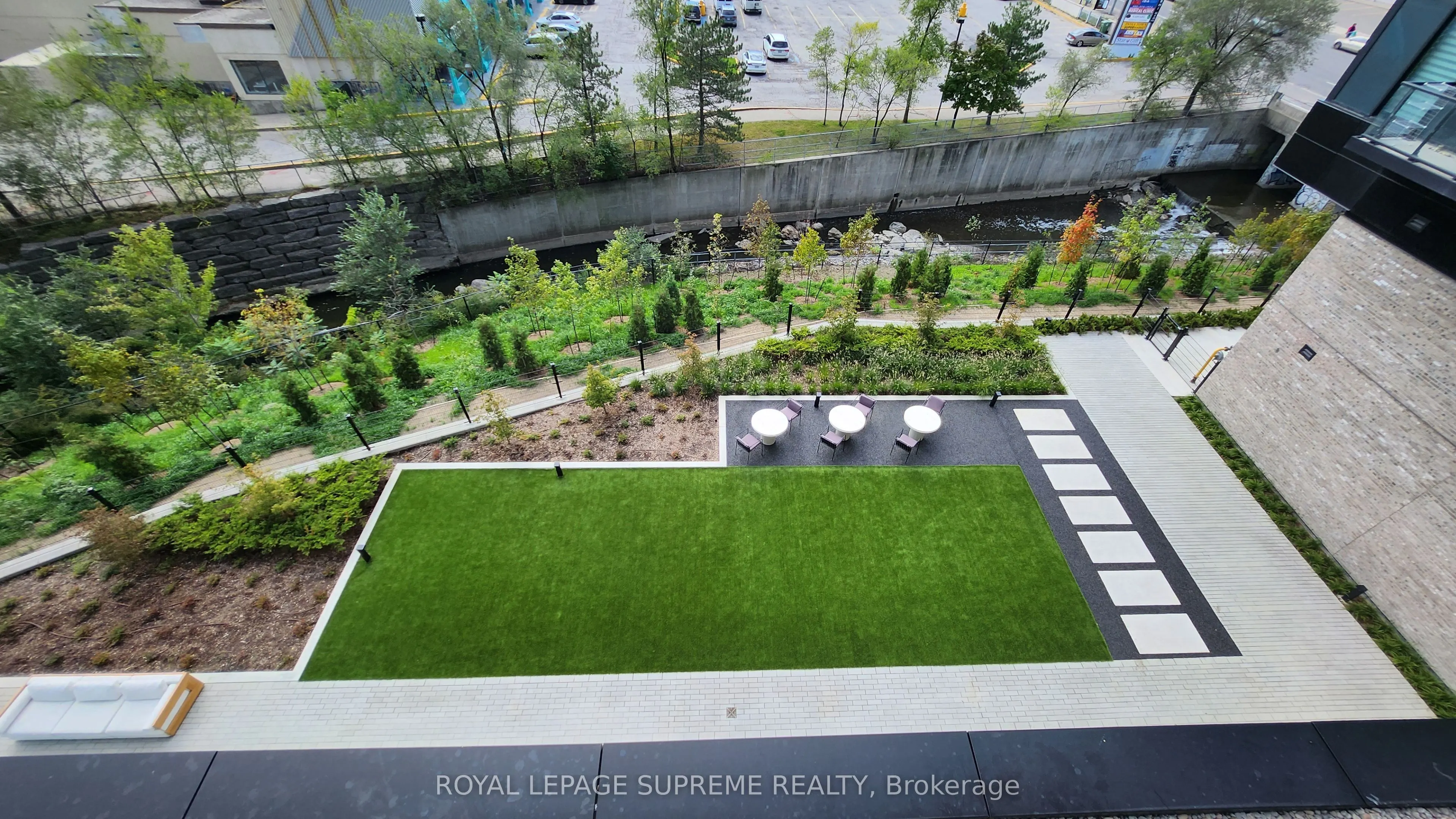 86 Dundas Street E, #424