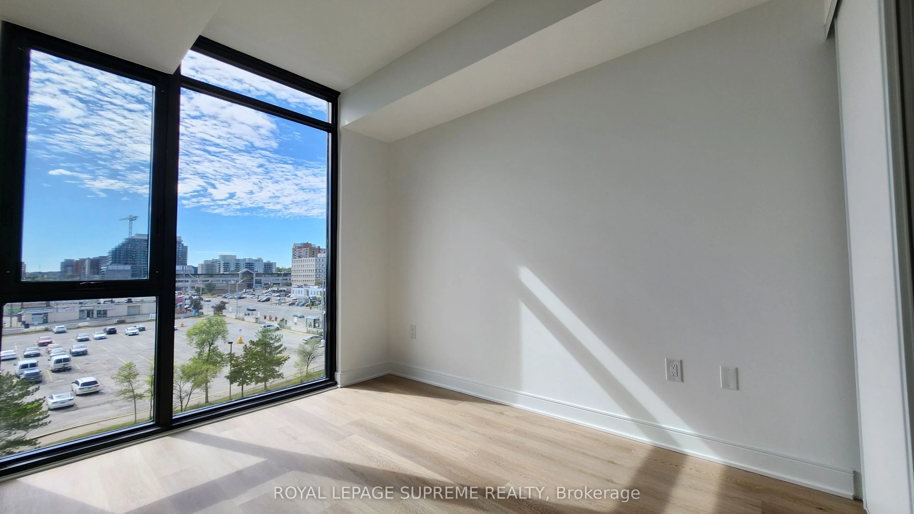 86 Dundas Street E, #424