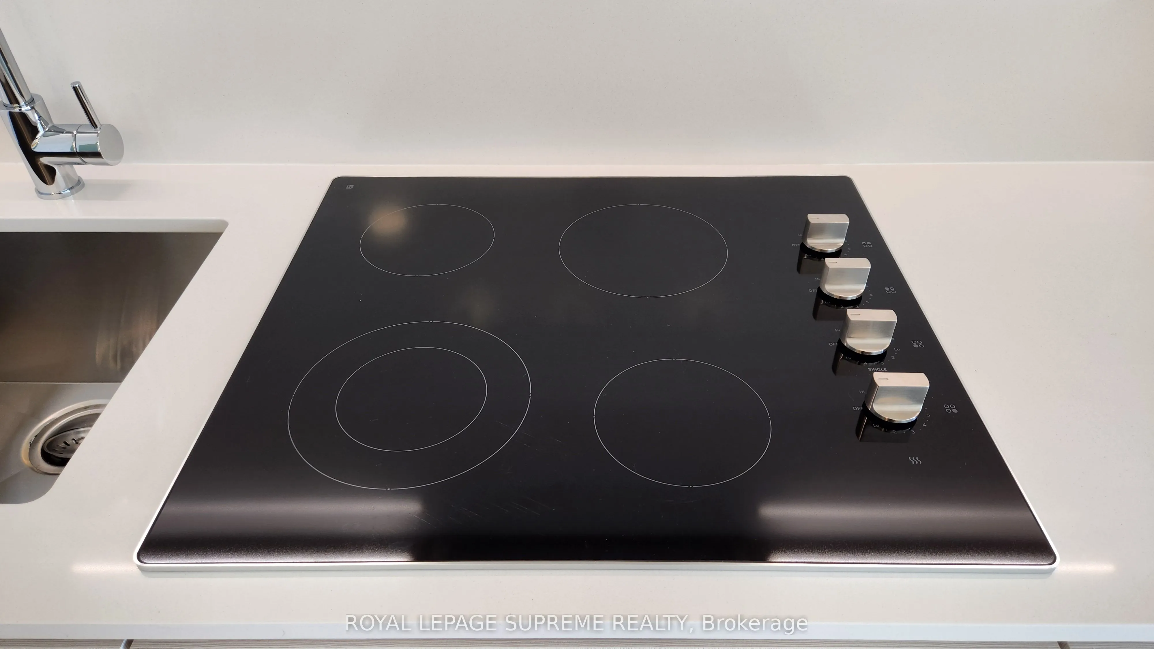 86 Dundas Street E, #424