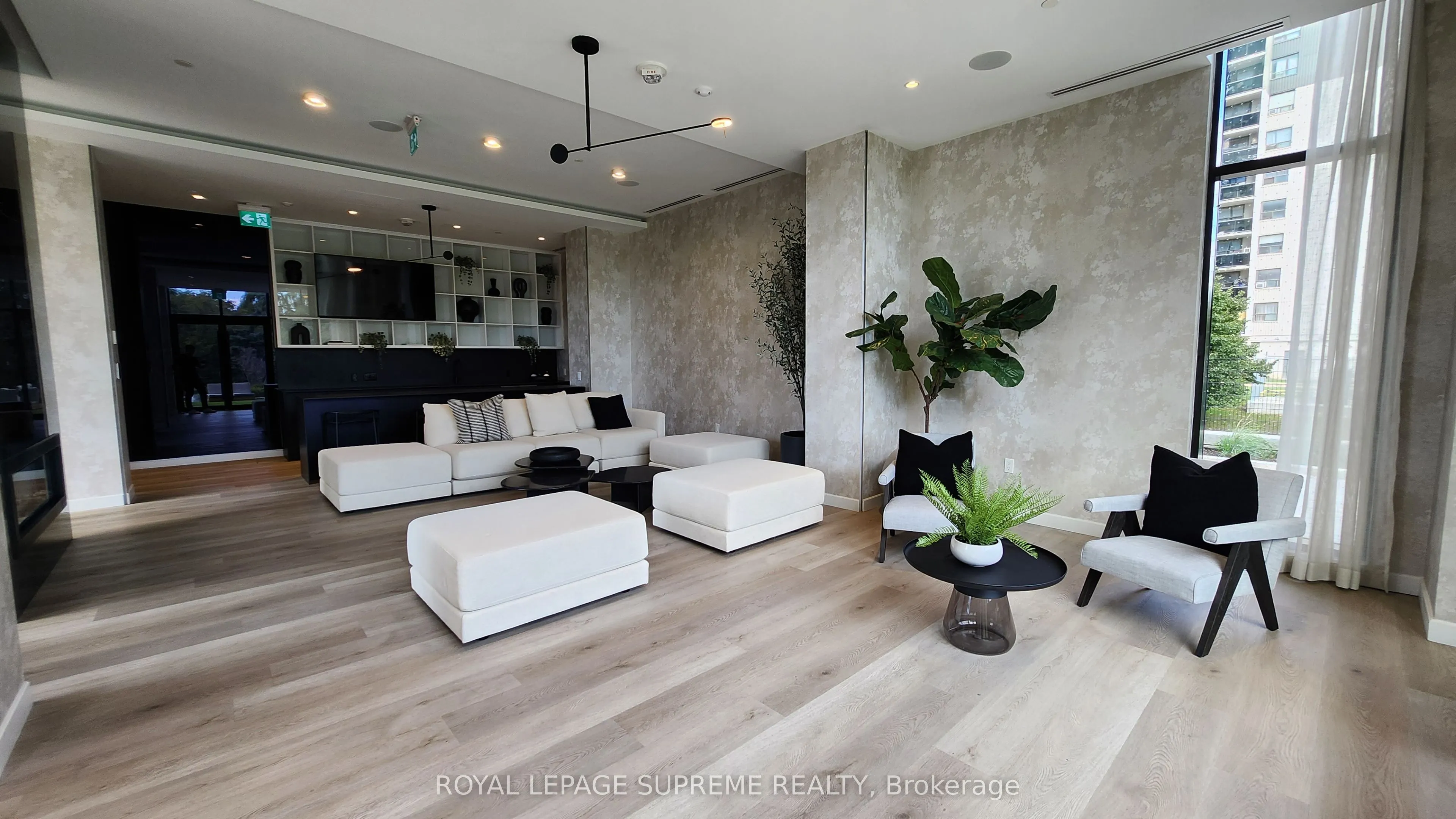 86 Dundas Street E, #424