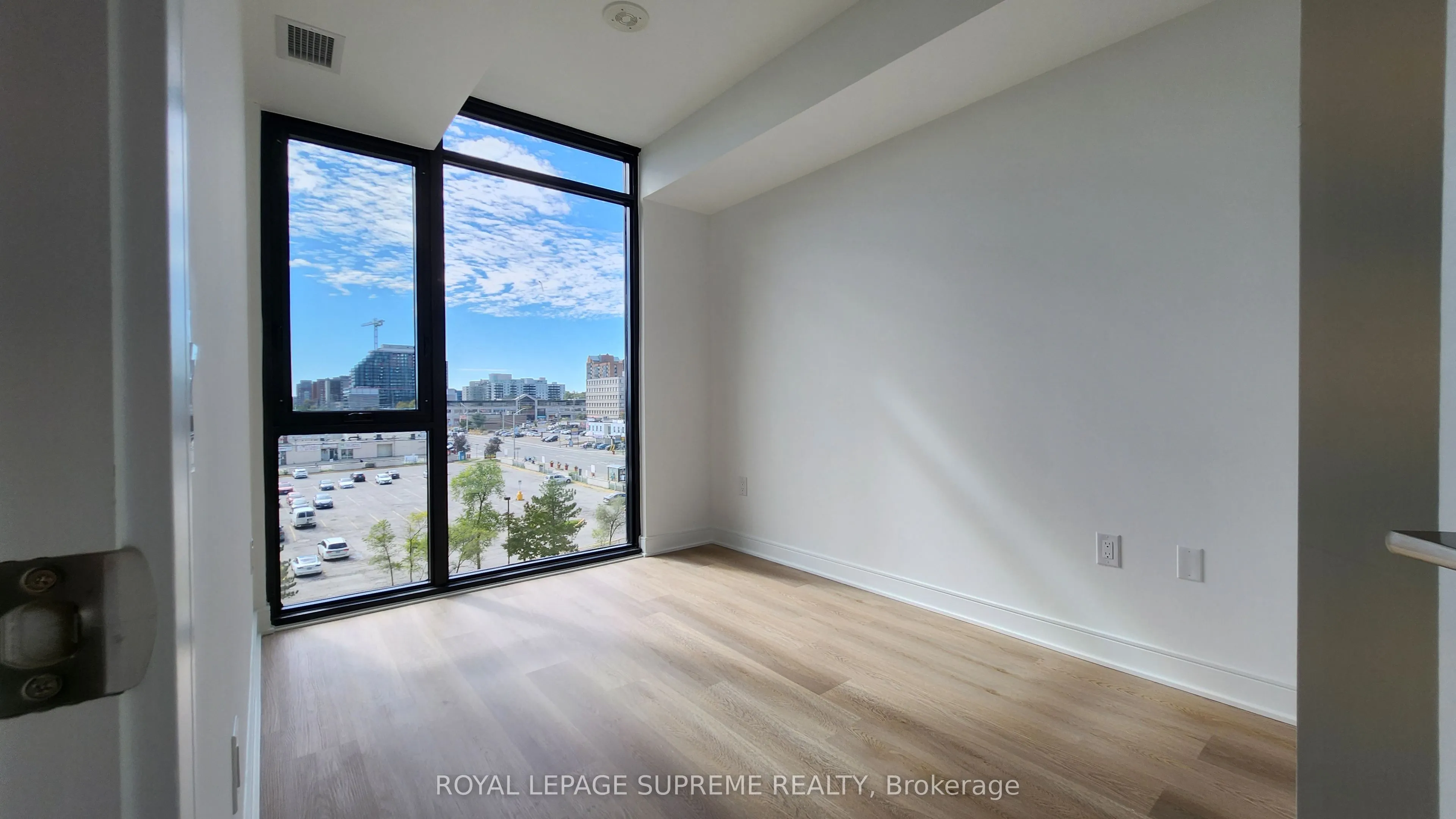 86 Dundas Street E, #424