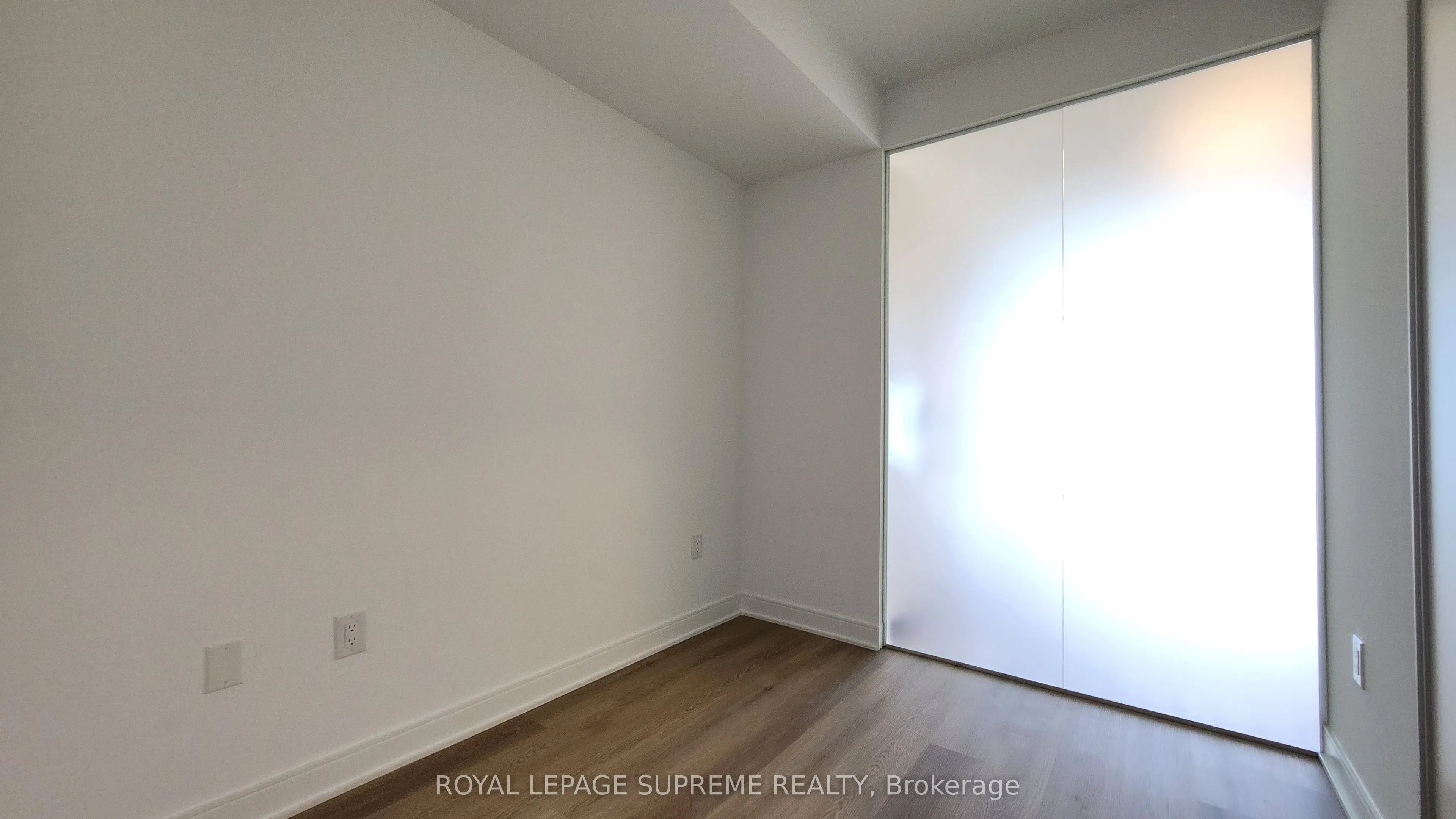 86 Dundas Street E, #424