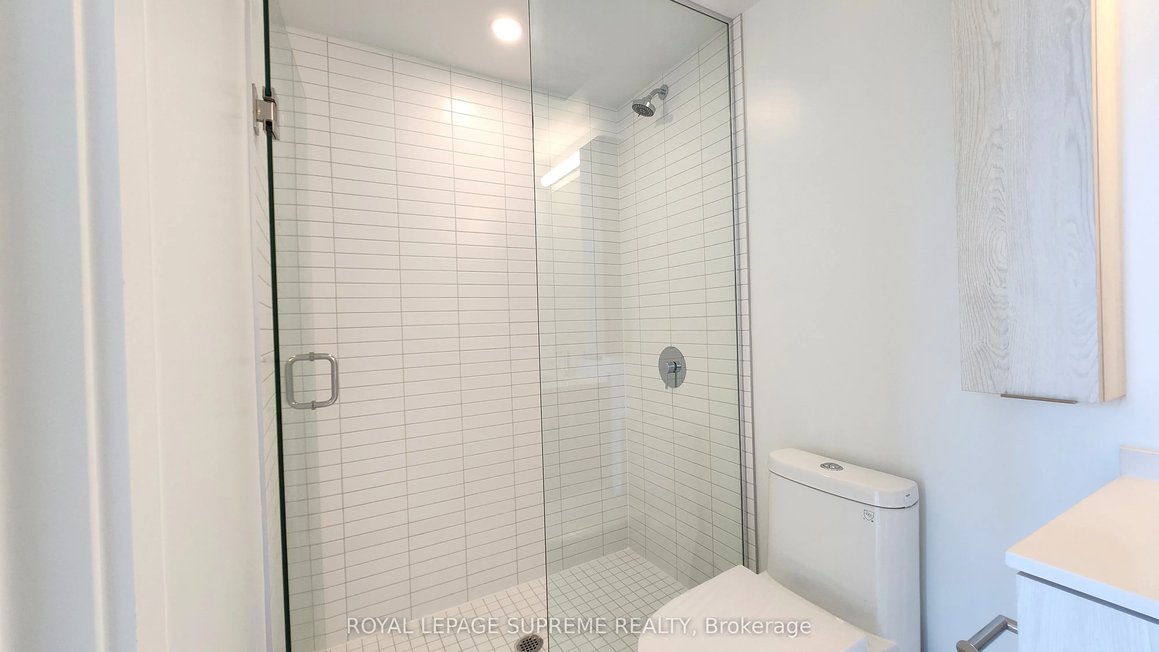 86 Dundas Street E, #424