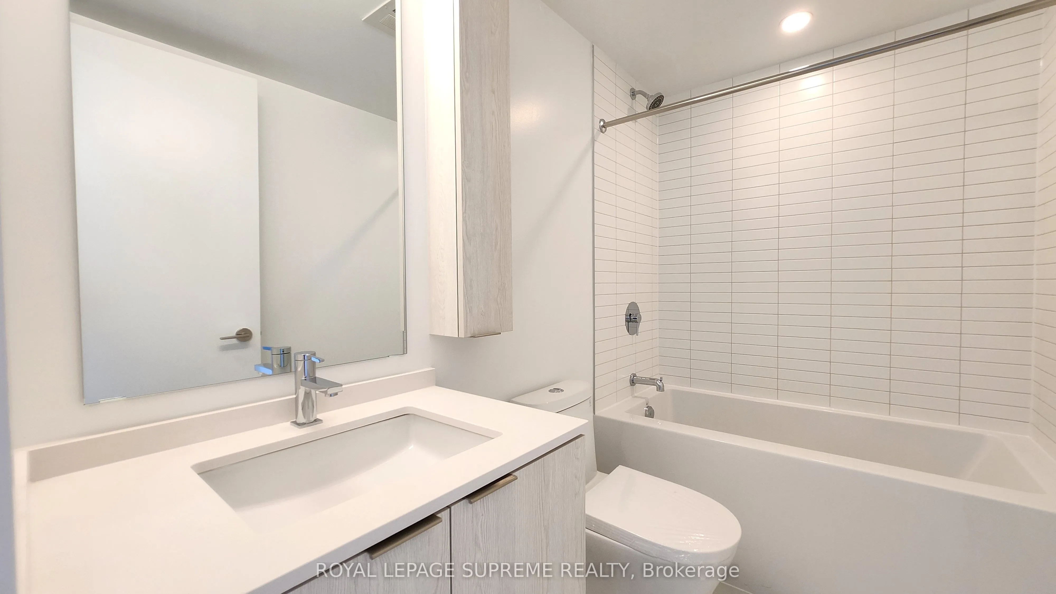 86 Dundas Street E, #424