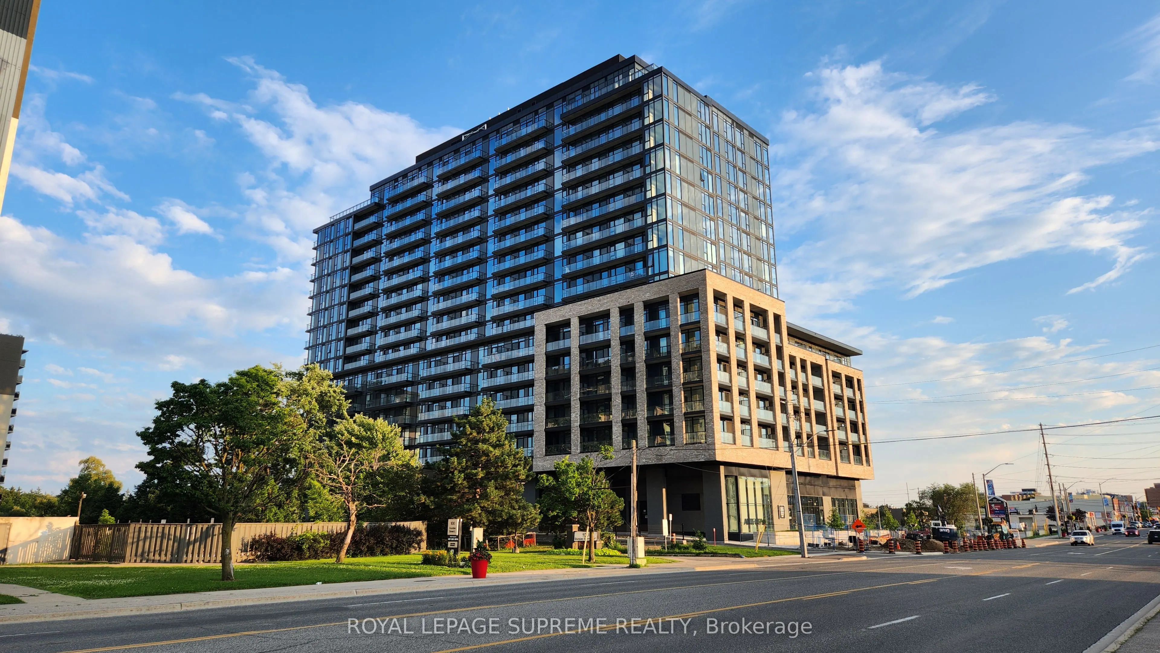 86 Dundas Street E, #424
