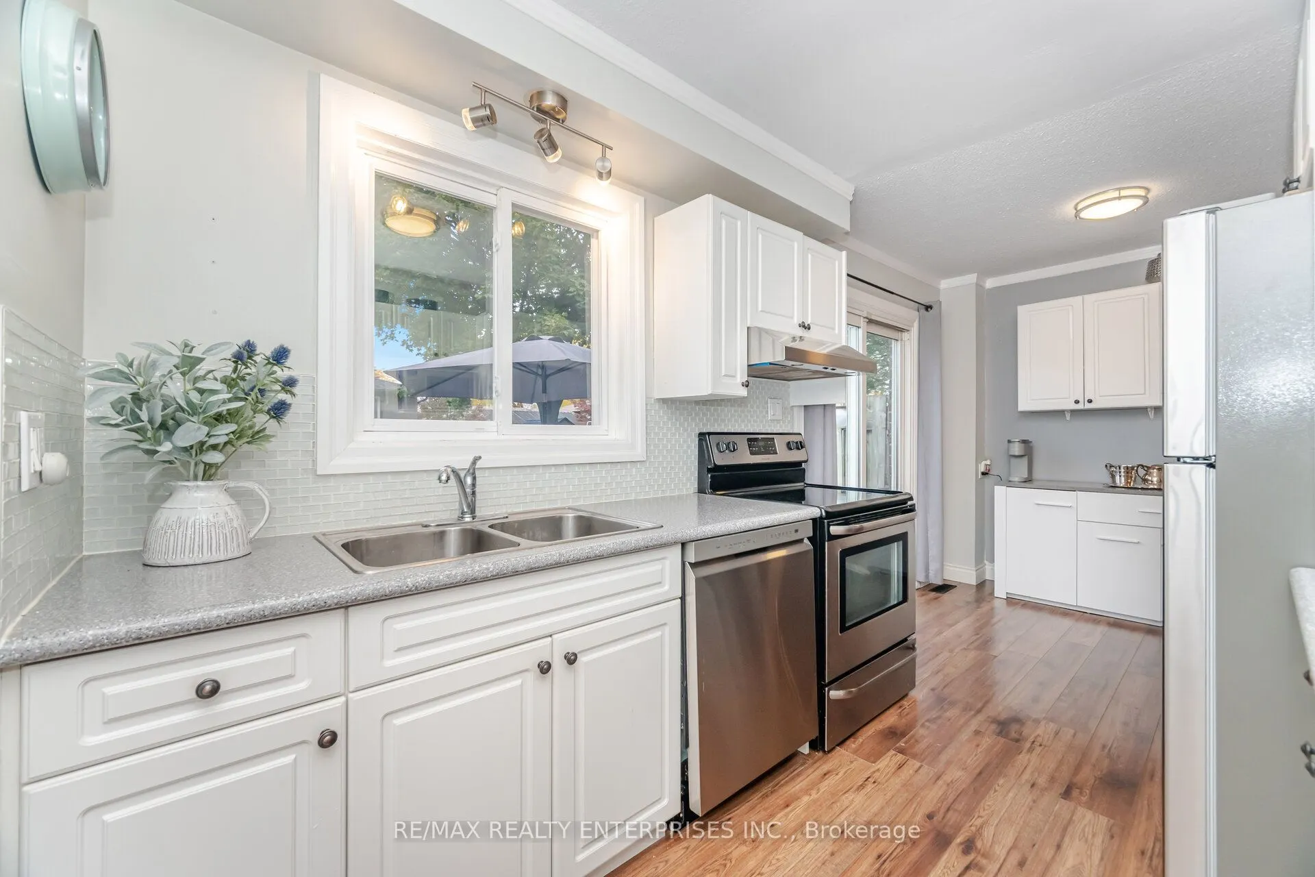 371 Bronte Street S, #110