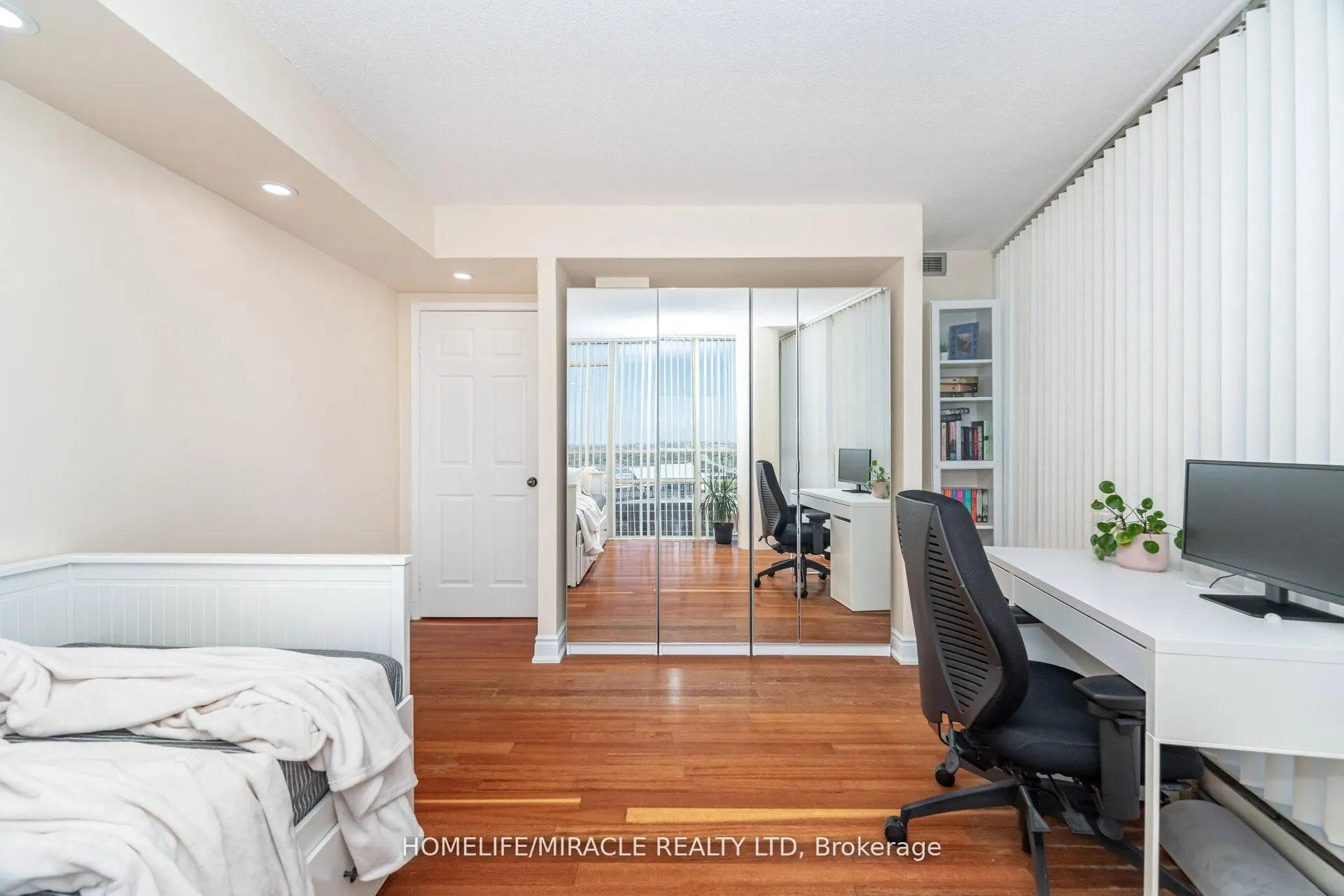 50 Eglinton Ave W, #1701