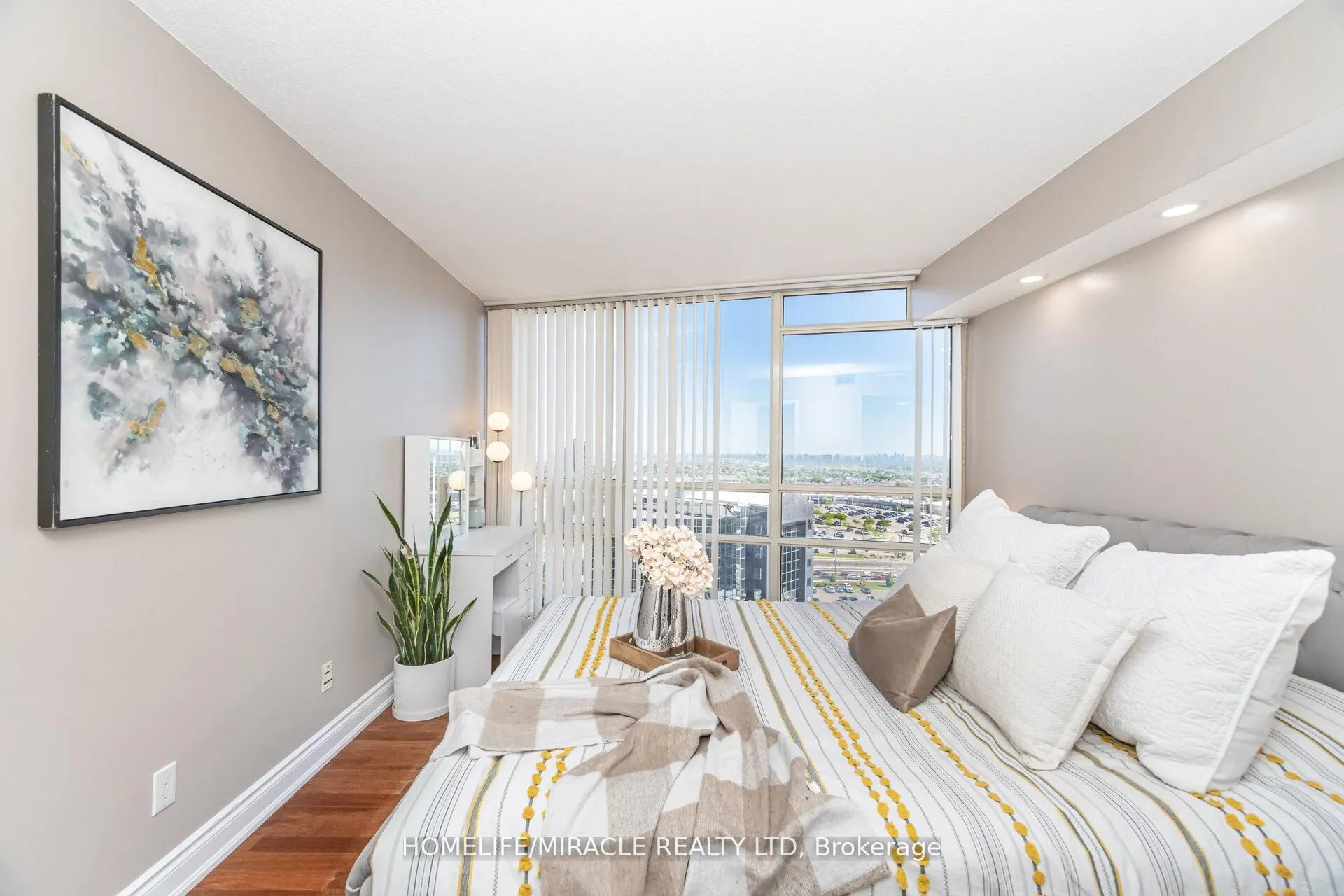 50 Eglinton Ave W, #1701