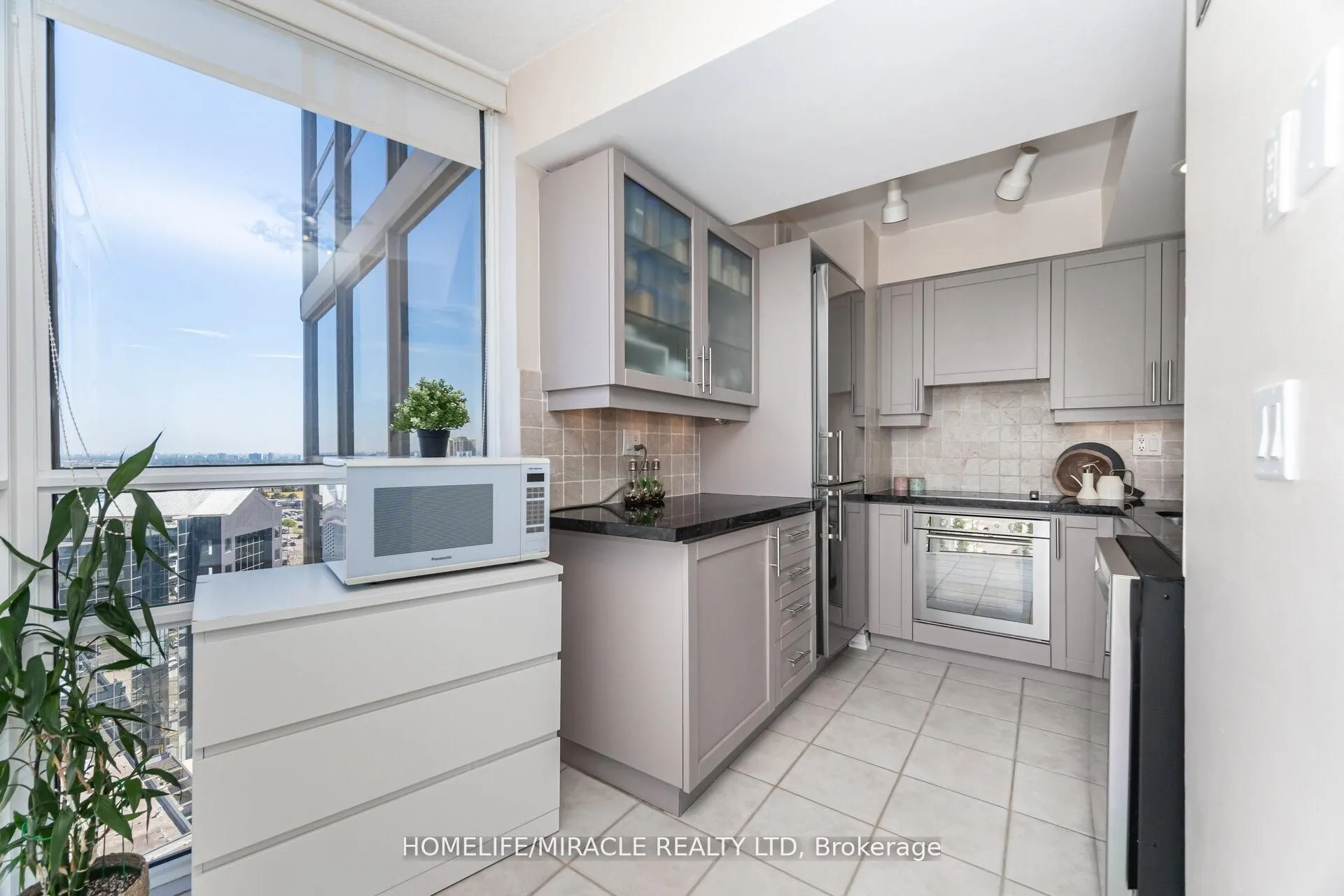 50 Eglinton Ave W, #1701