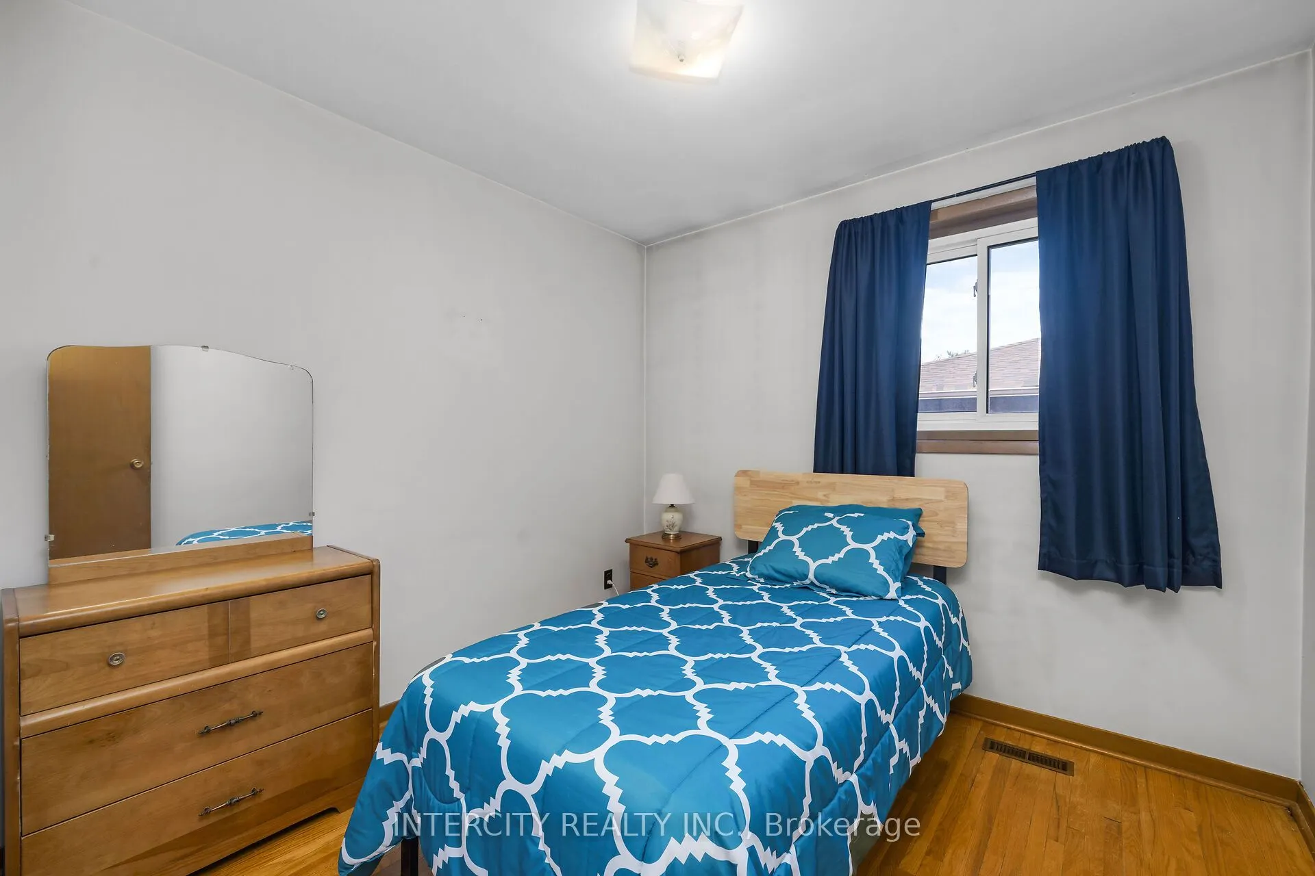 16 Seacliff Boulevard