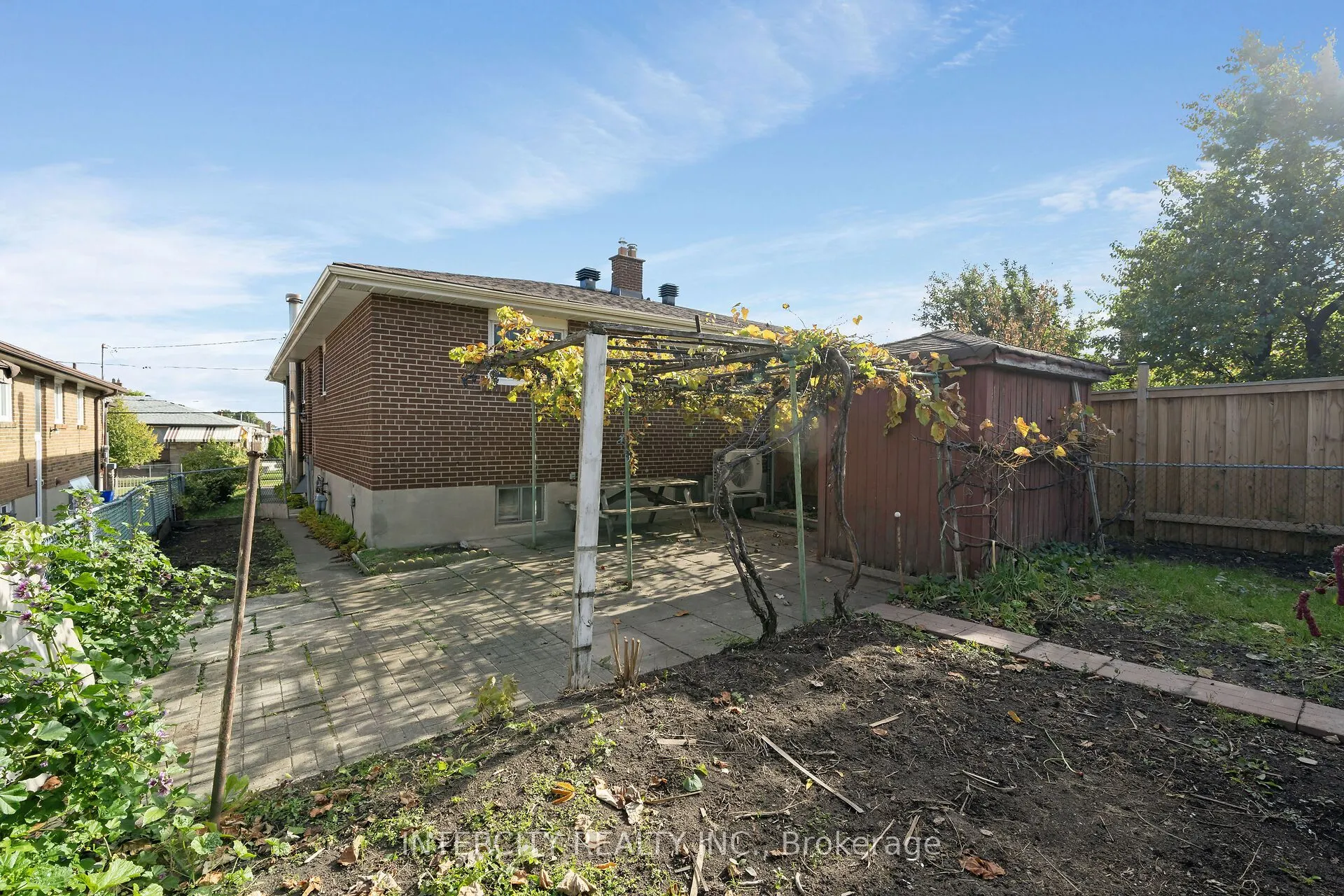 16 Seacliff Boulevard